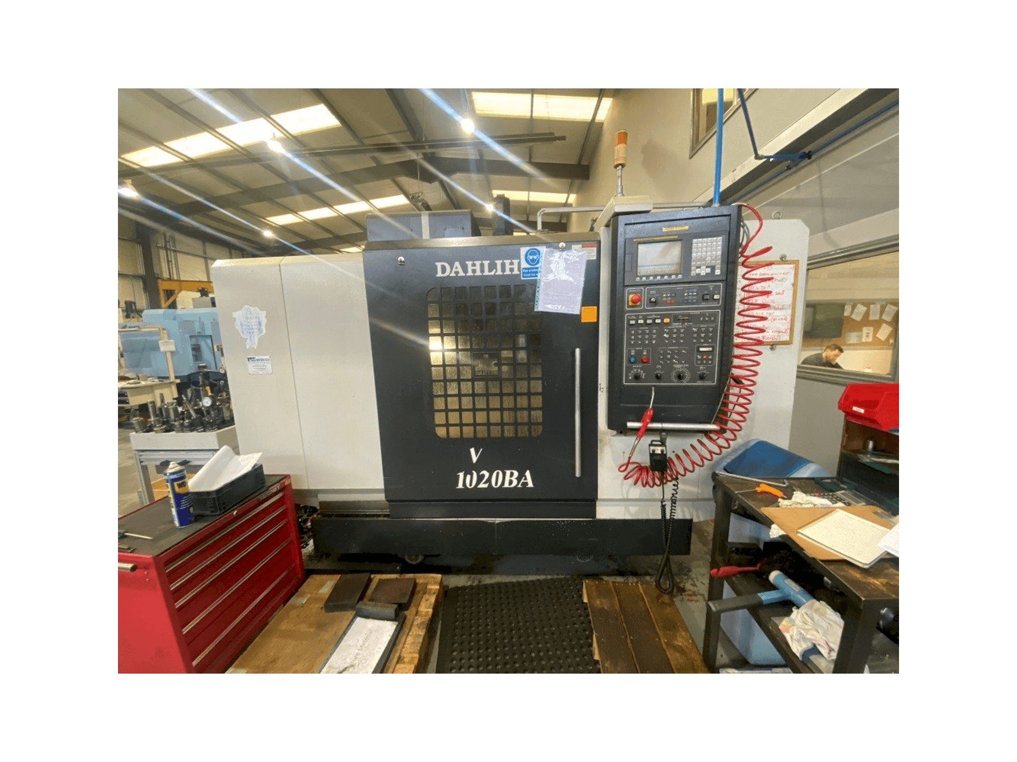 A DAH LIH MCV 1020 BA gép elölnézete