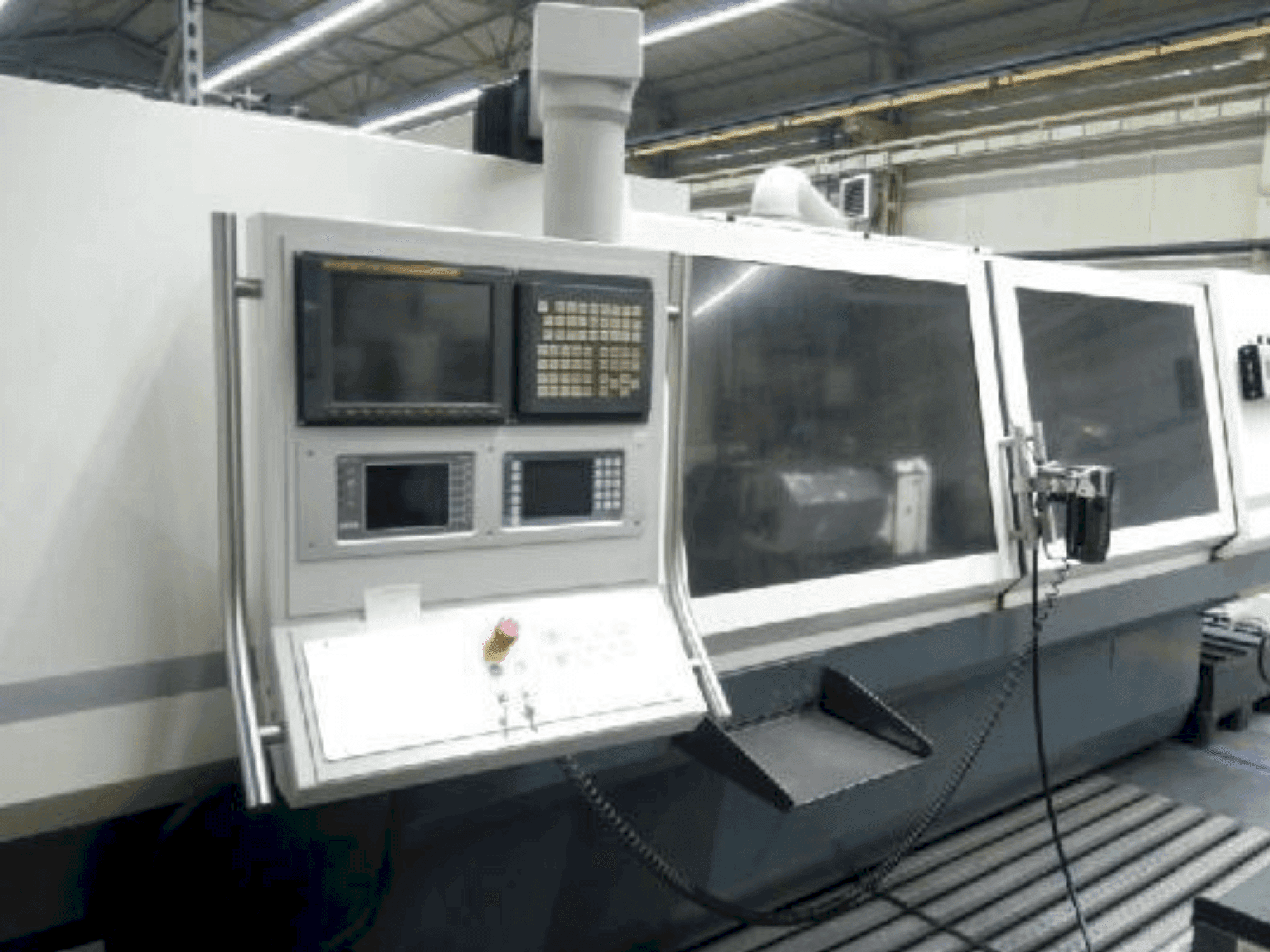 A STUDER S40 CNC gép elölnézete