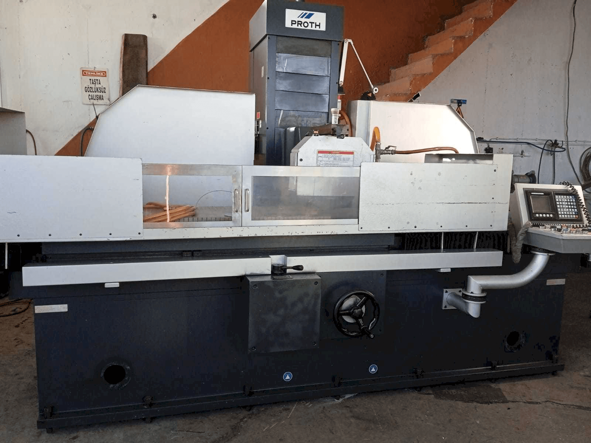 A Proth PSGC-50100 AHR gép elölnézete