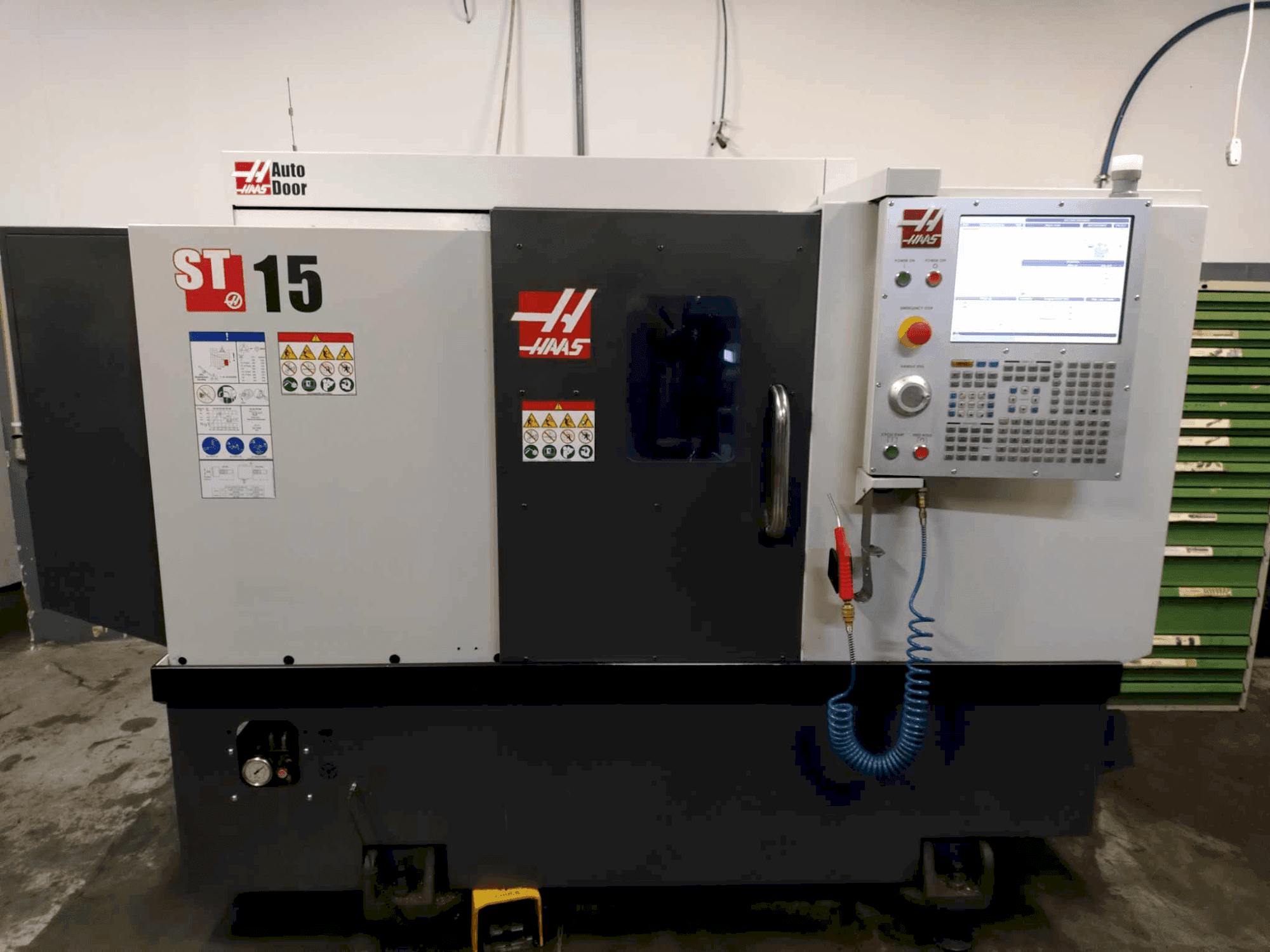 A HAAS ST-15 gép elölnézete