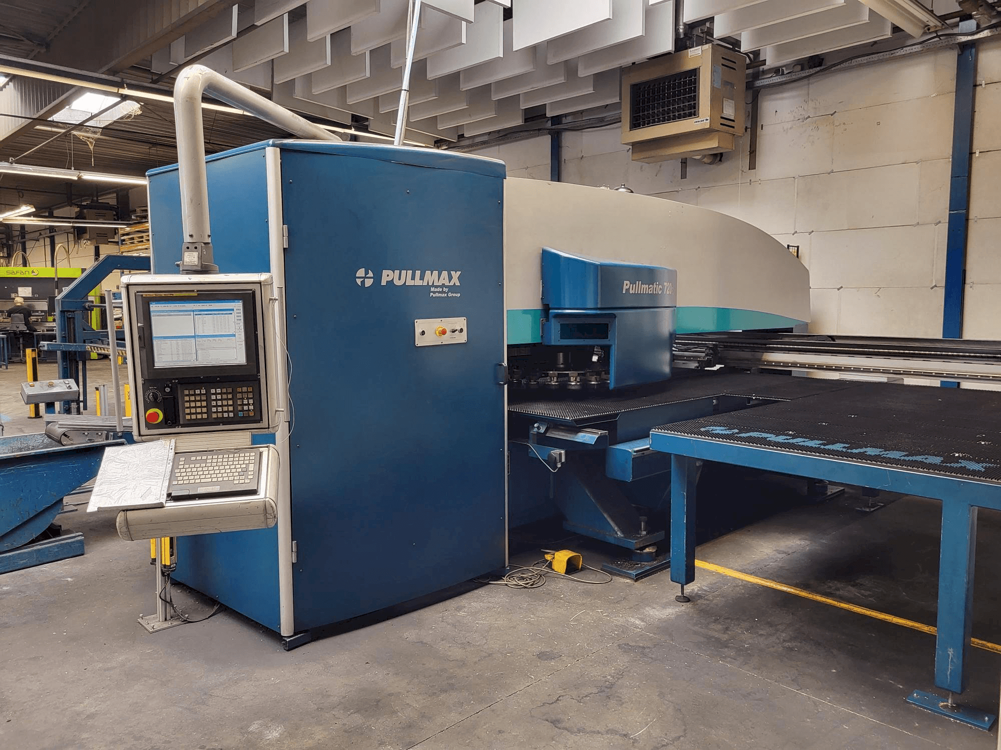 A Pullmax 720 gép elölnézete