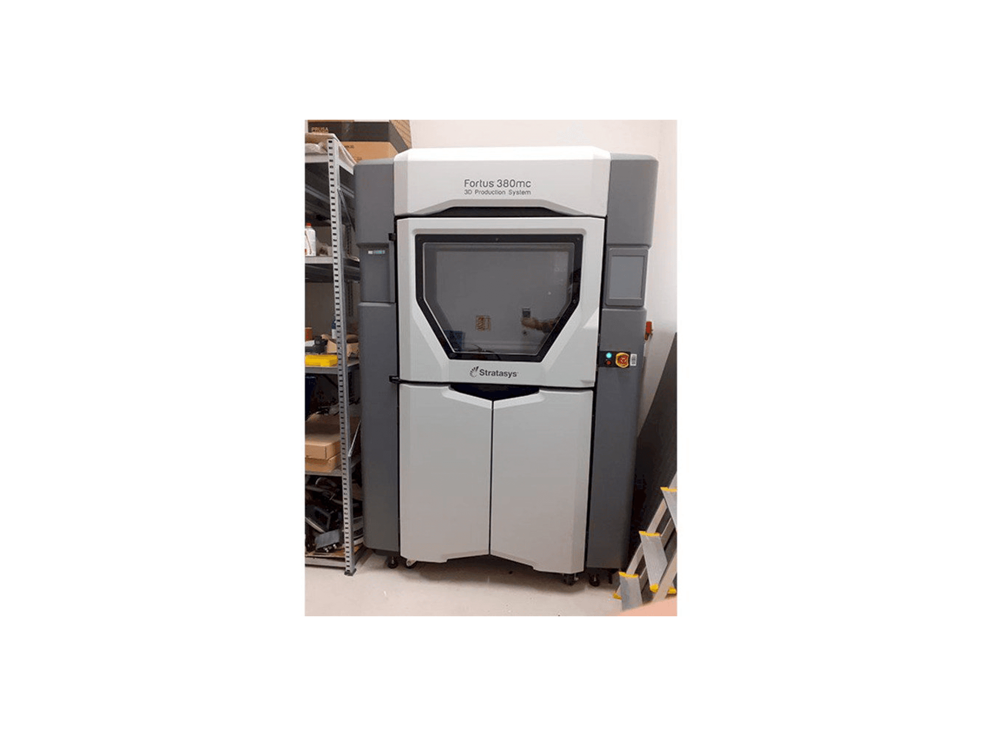 A Stratasys Fortus 380MC gép elölnézete