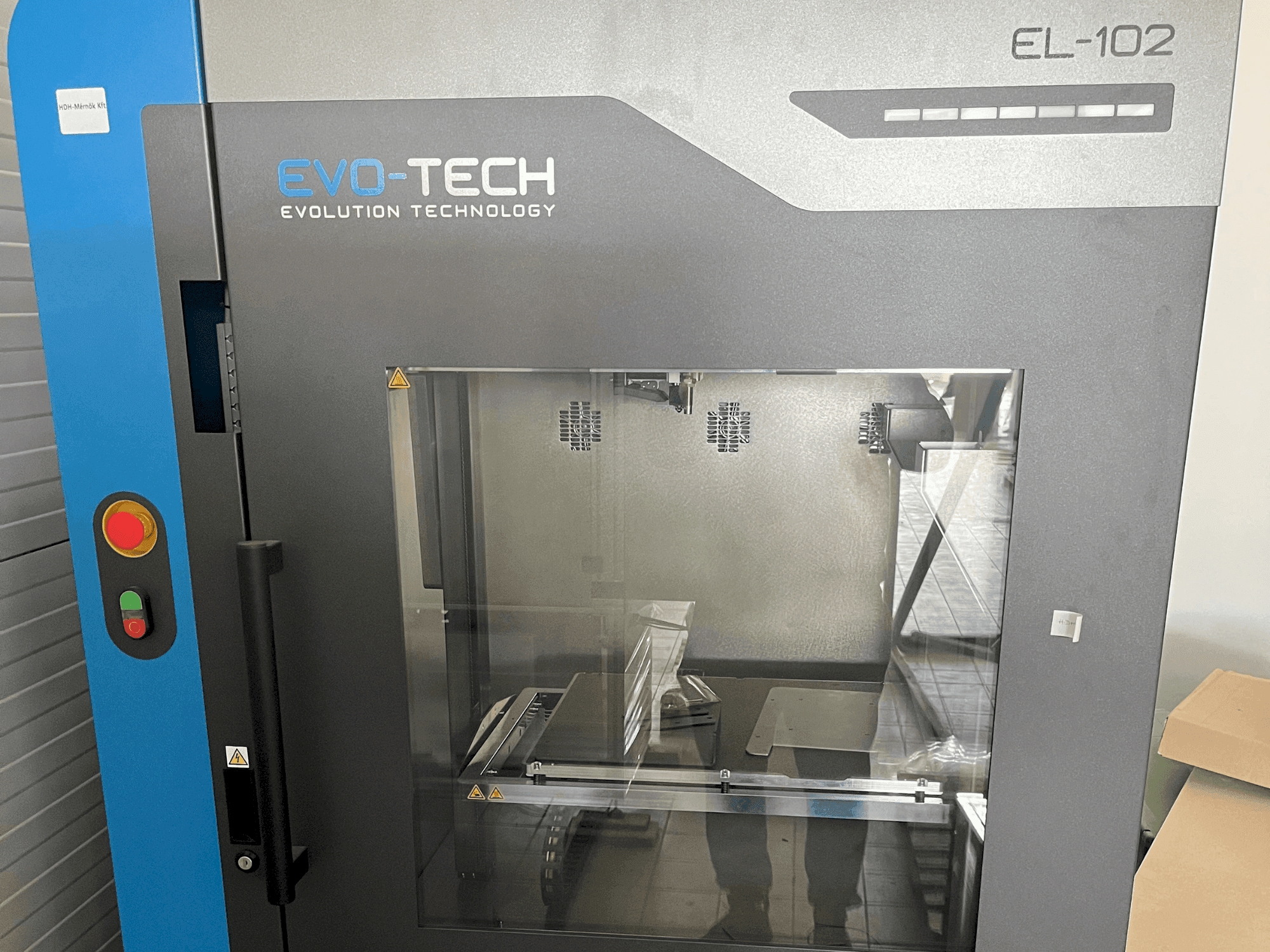 A EVO-tech EL-102 V2 gép elölnézete