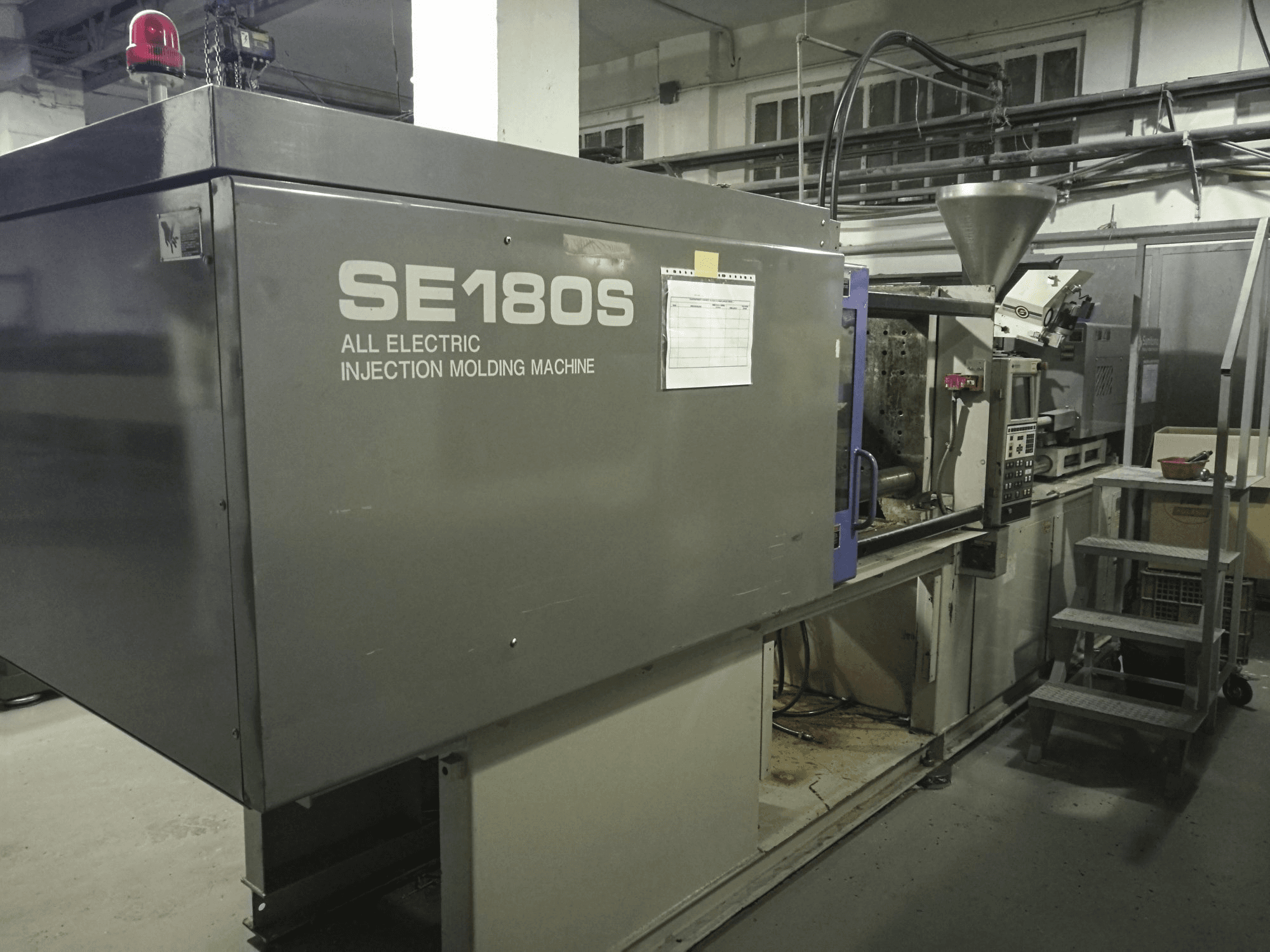 A Sumitomo SE180S gép bal oldali nézete