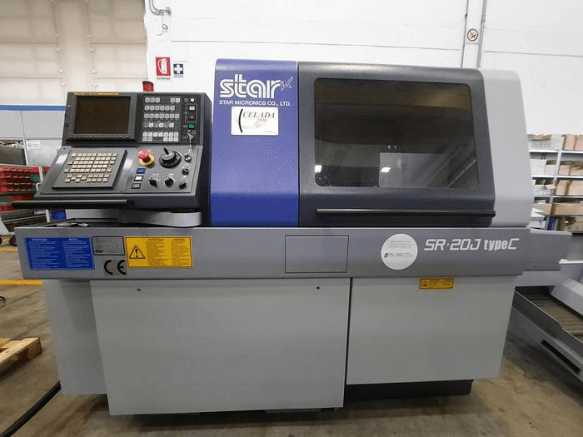Star Micronics SR-20J C típusú CNC eszterga, előlnézet, kezelőpanel és kijelző, a kezelőgombok bemutatásával.
