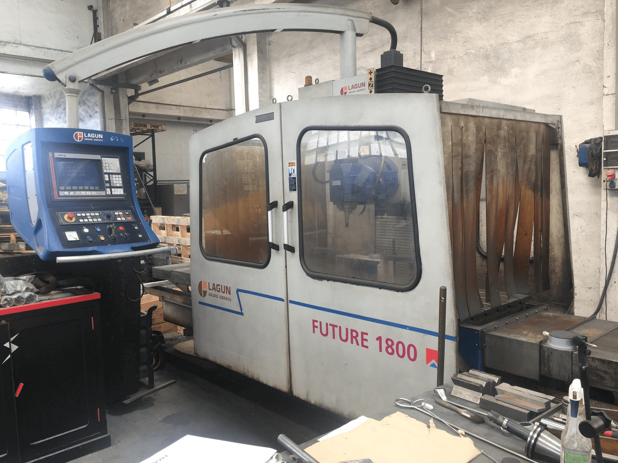 A LAGUN Future 1800 gép elölnézete