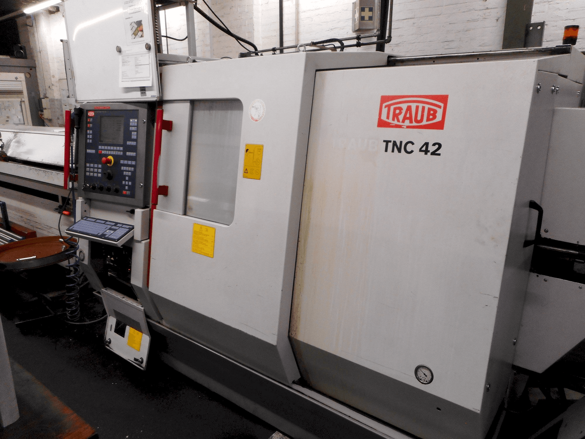 A TRAUB TNC42/65 gép elölnézete