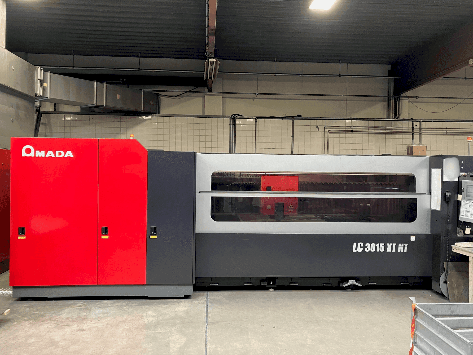 A AMADA LC3015X1NT 4kW Co2 gép elölnézete