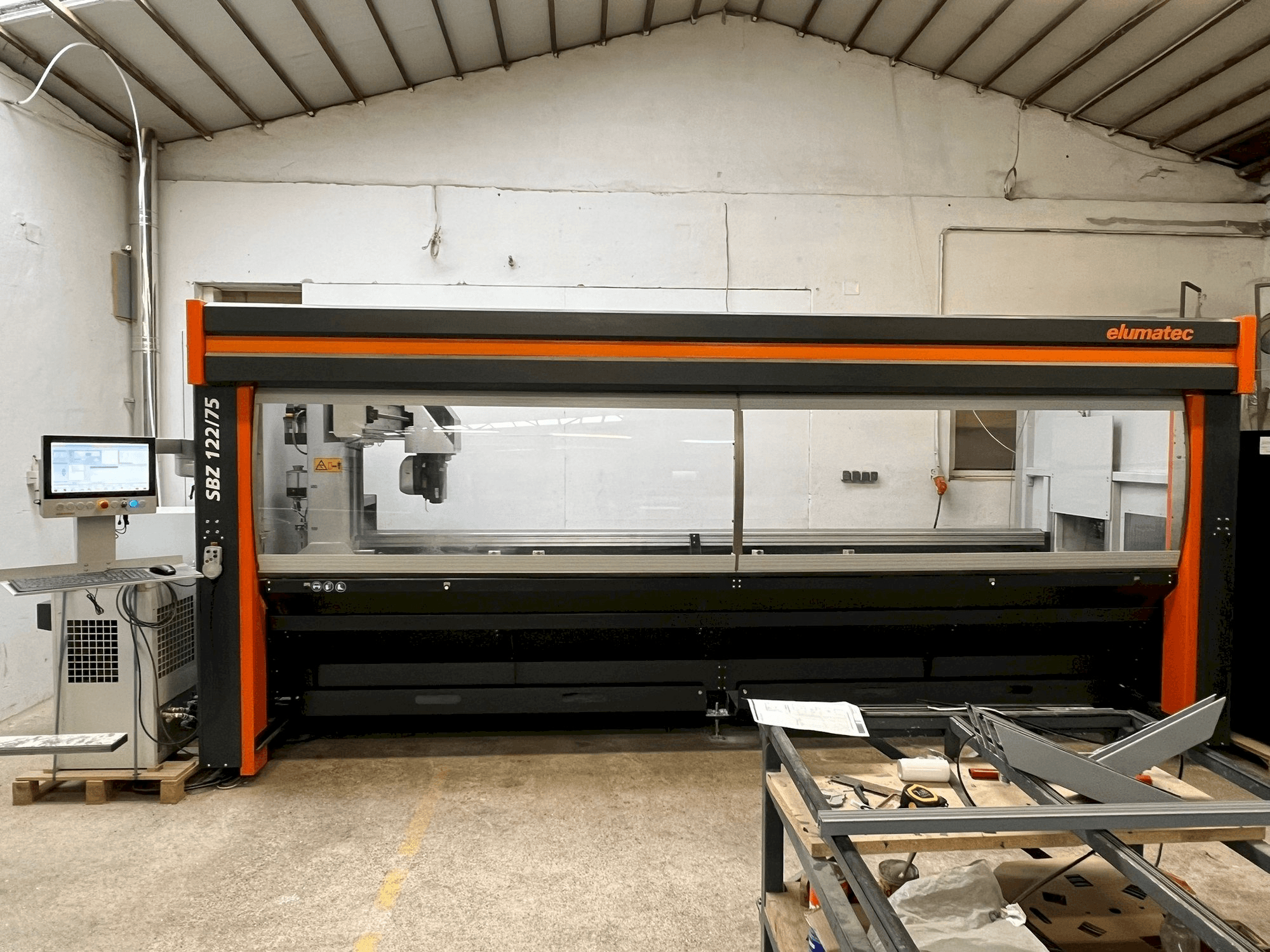 A Elumatec SBZ 122/75 gép elölnézete