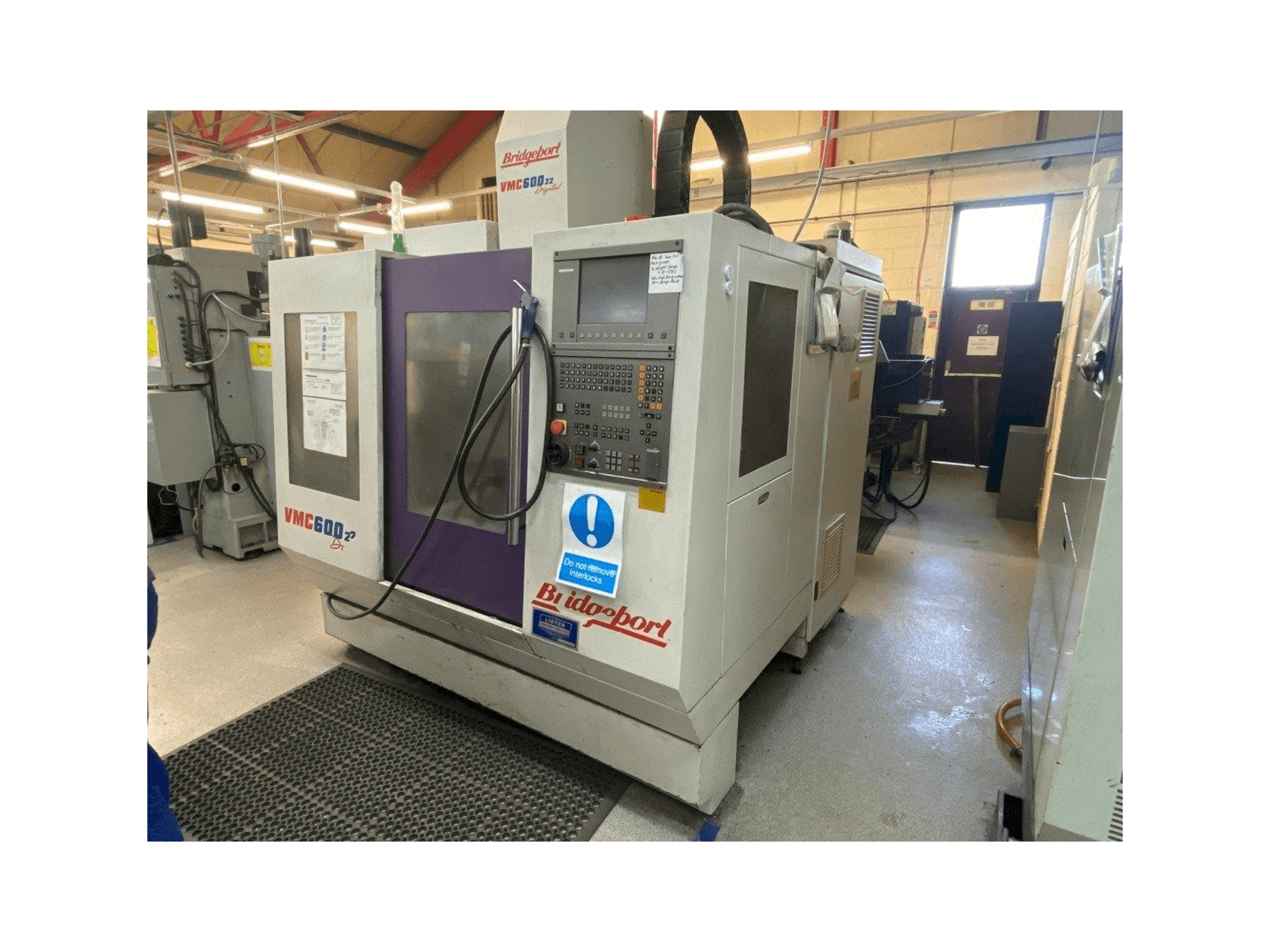 A Bridgeport VMC 600/22 Digital gép elölnézete