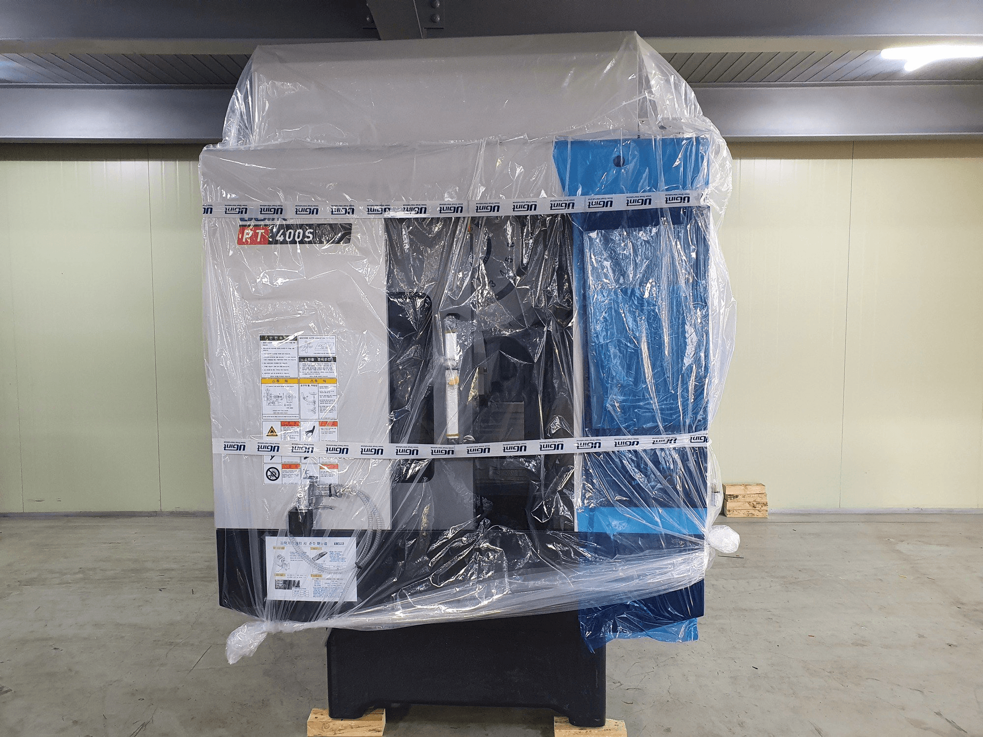 A UGINT PT400S gép elölnézete