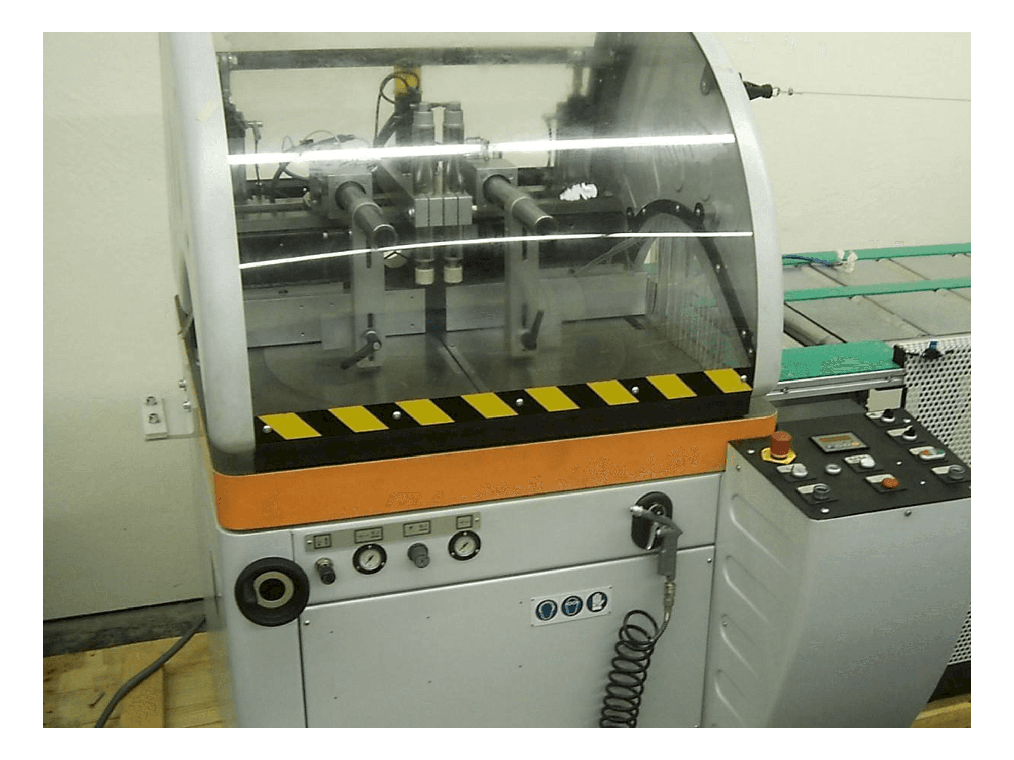 A KASTO alu U 20 gép elölnézete