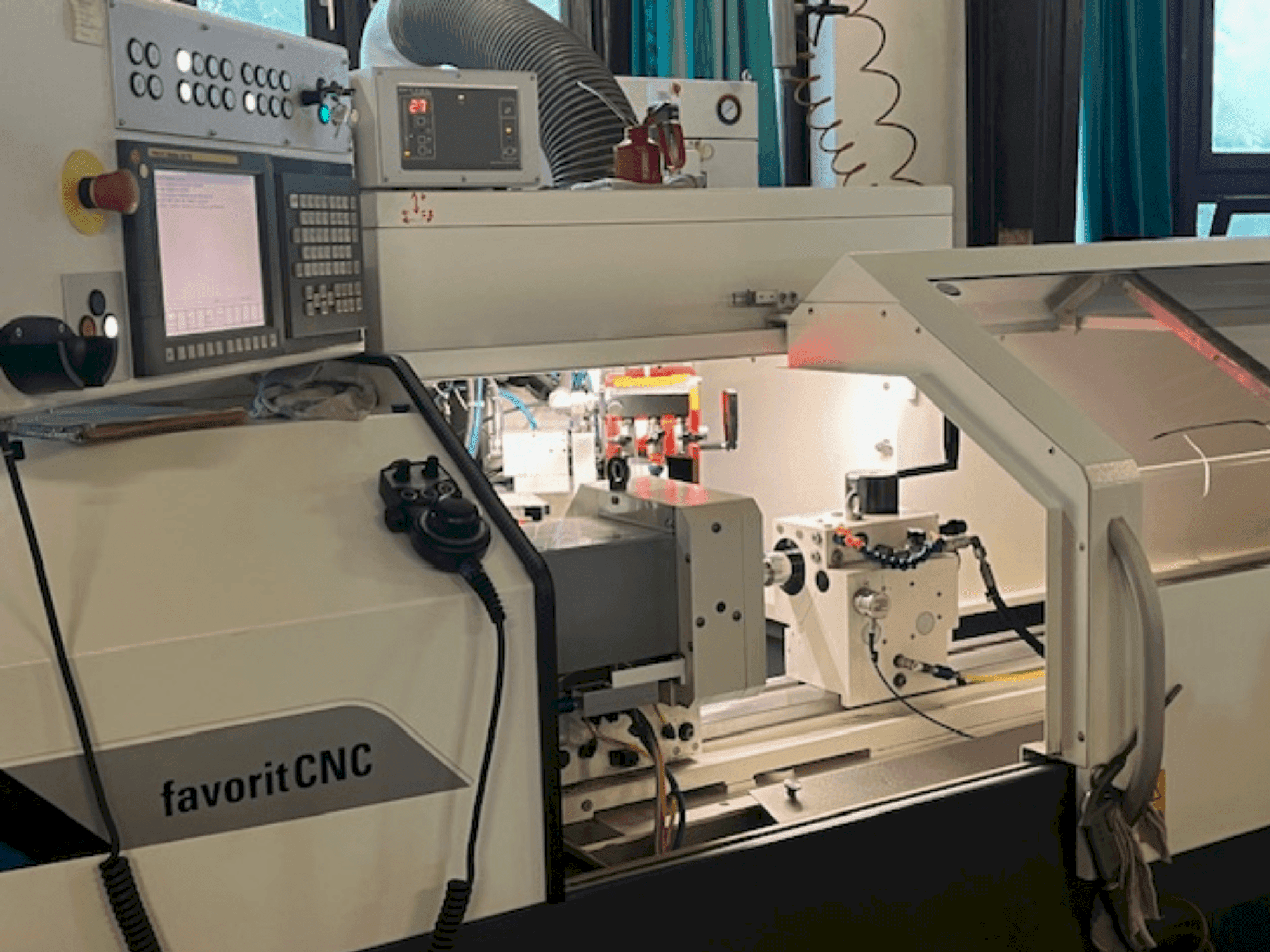 A STUDER favorit CNC gép elölnézete
