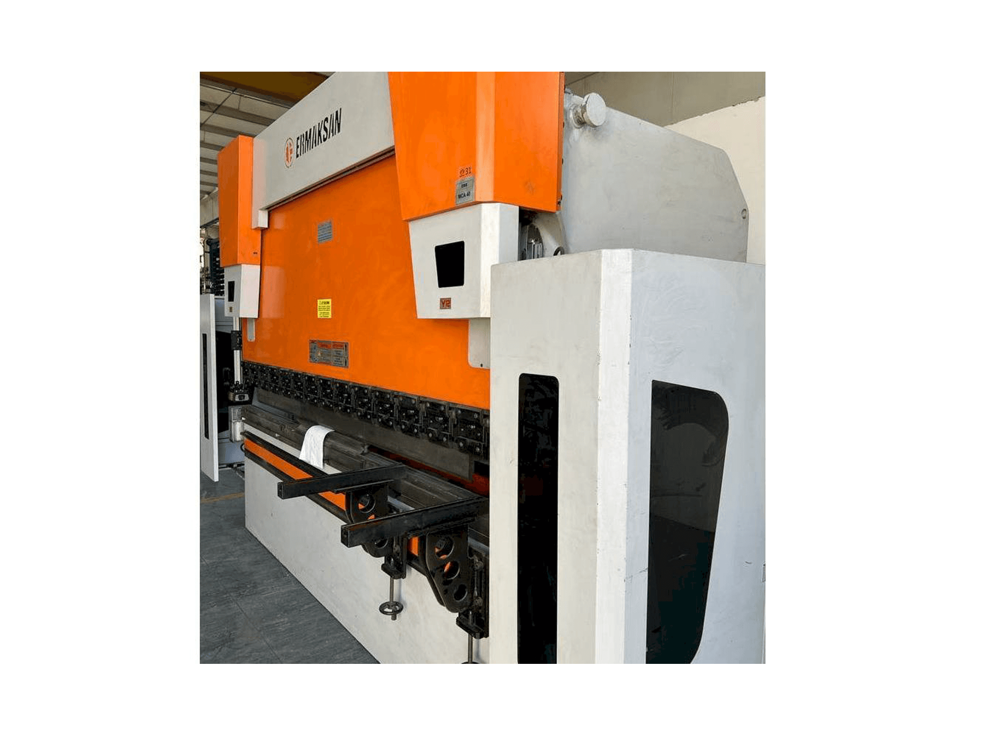 A ERMAKSAN Speed Bend Pro 3100x175 gép elölnézete