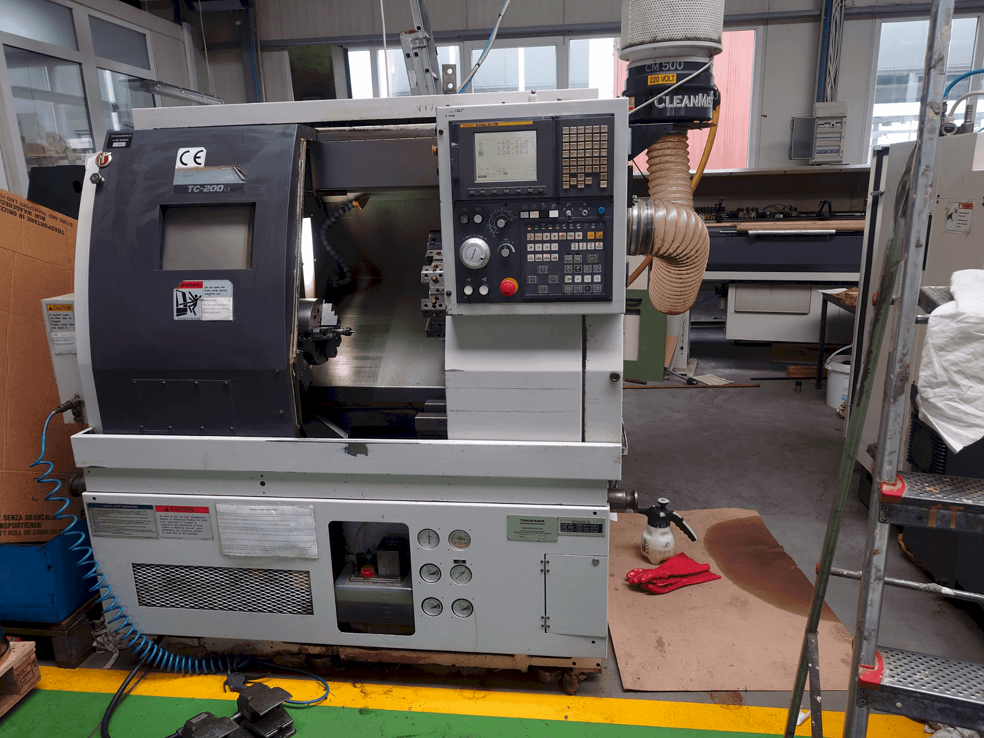 A Takisawa TC-200 L3 gép elölnézete
