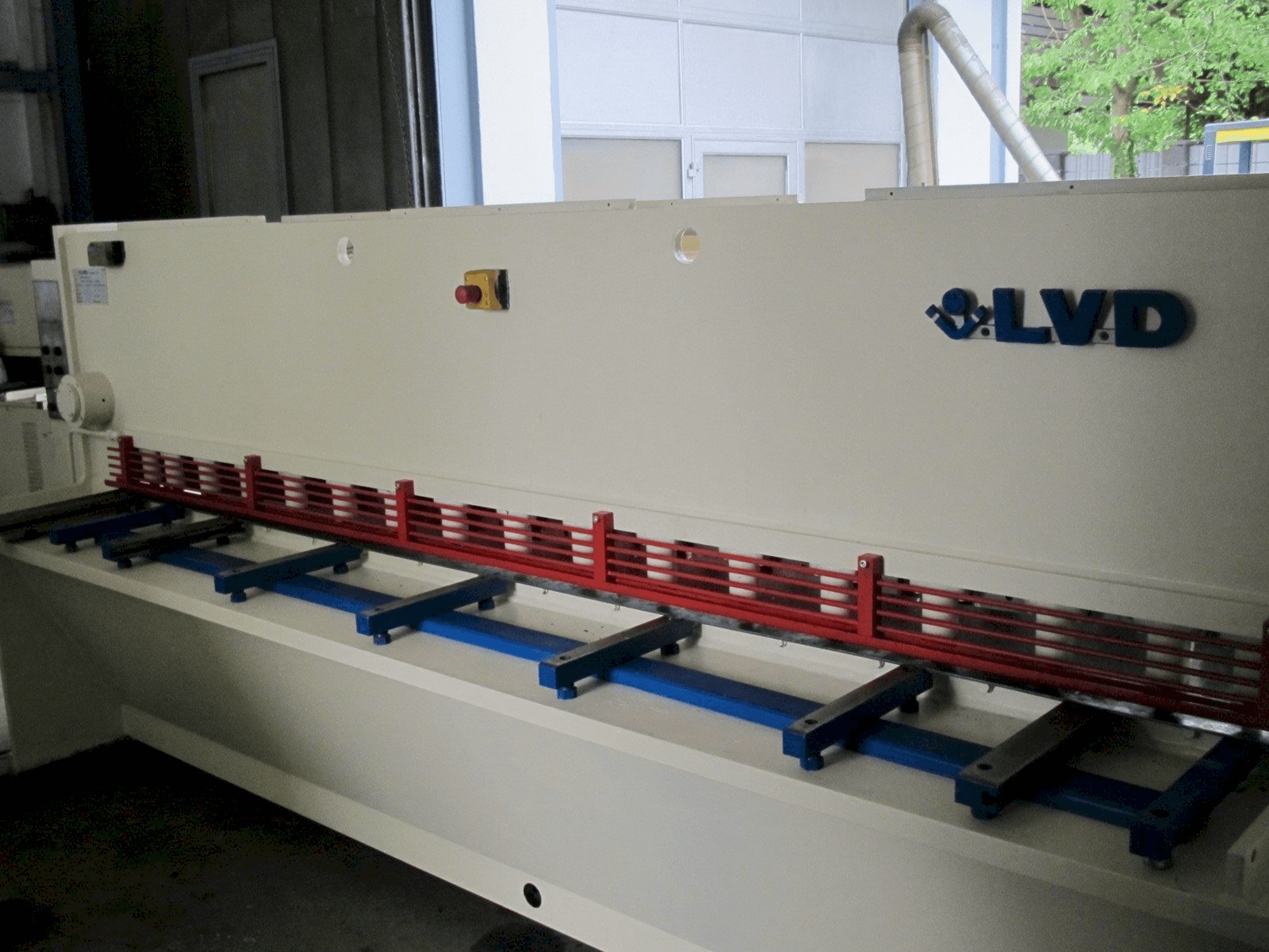 A LVD HST 31/6 gép elölnézete