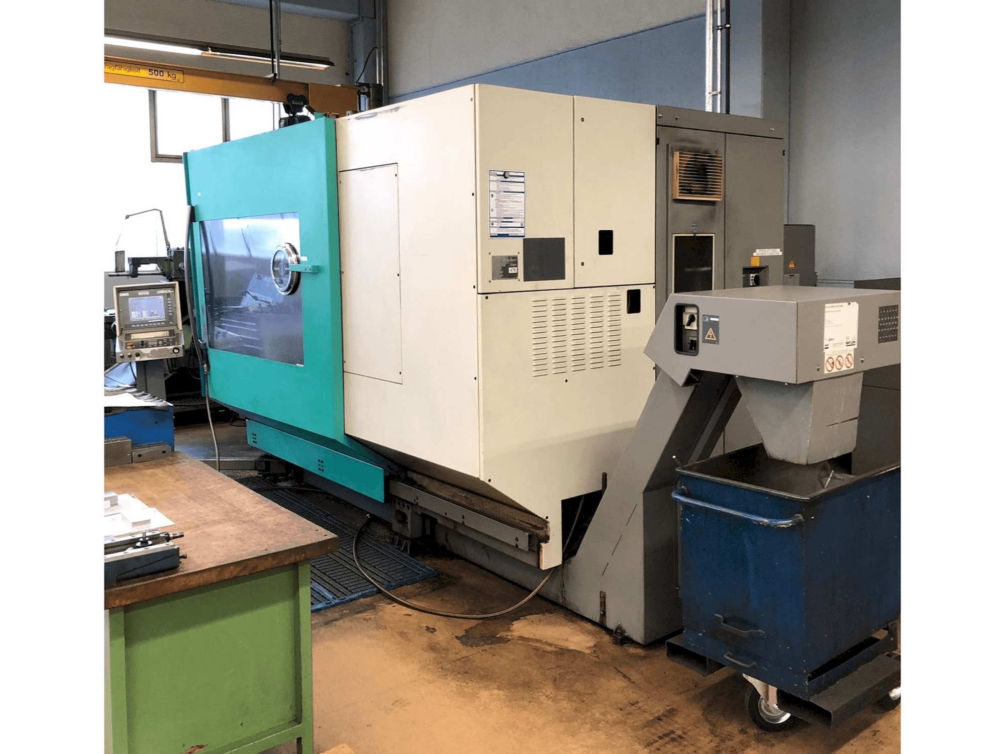 A DECKEL MAHO Dmu80p gép elölnézete