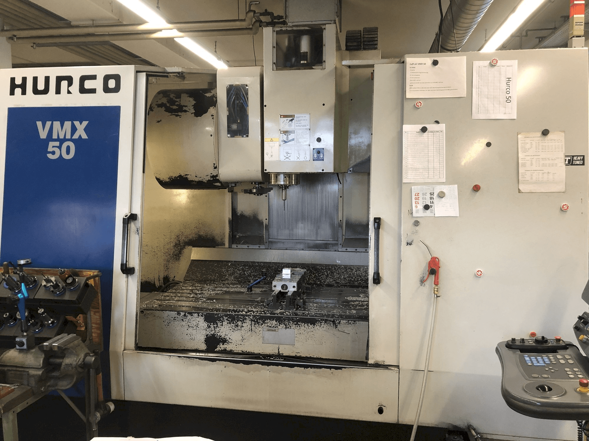 A Hurco VMX 50 gép elölnézete