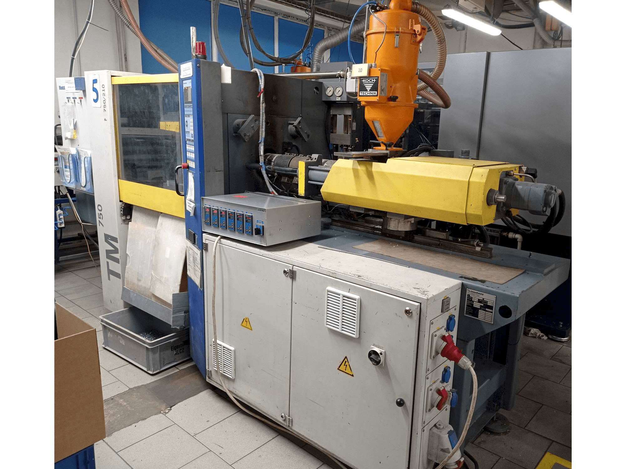 A Battenfeld TM 750/210 gép elölnézete