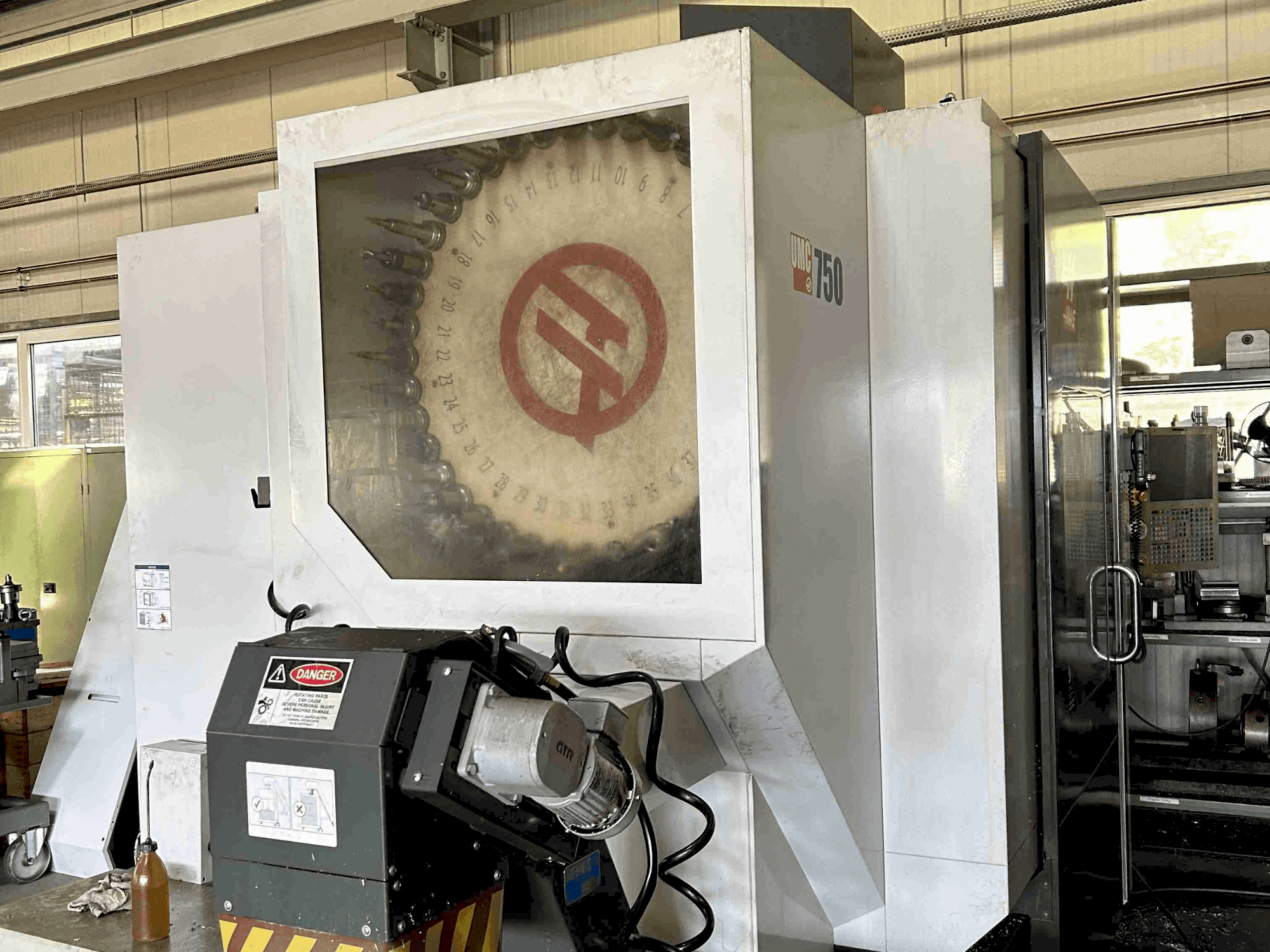 A HAAS UMC-750 gép elölnézete