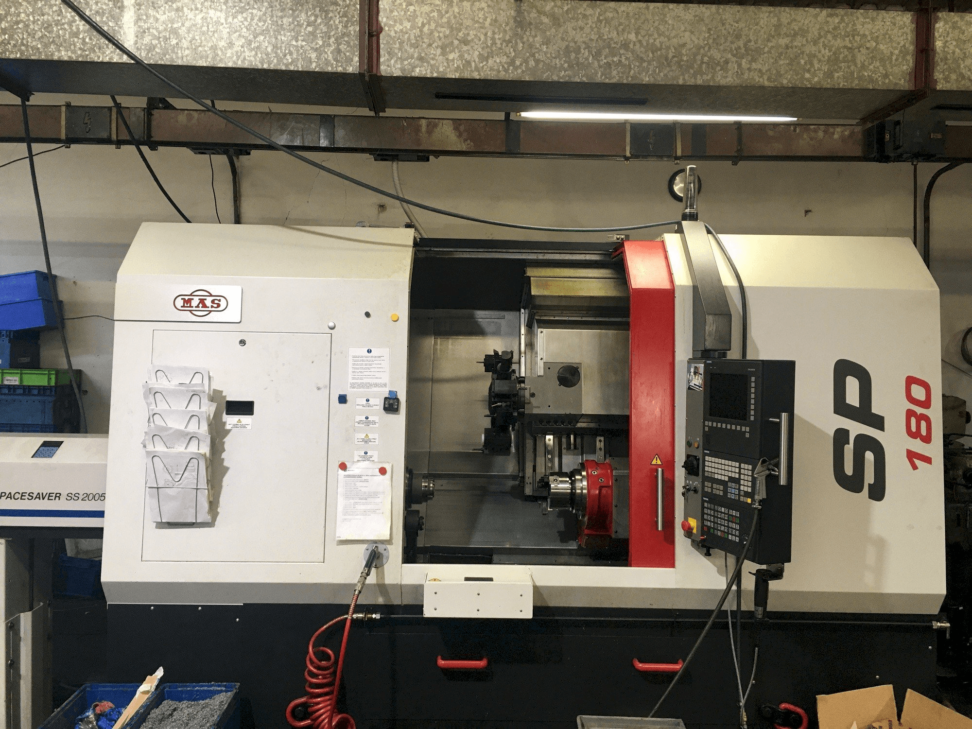 A KOVOSVIT MAS SP 180 SY gép elölnézete