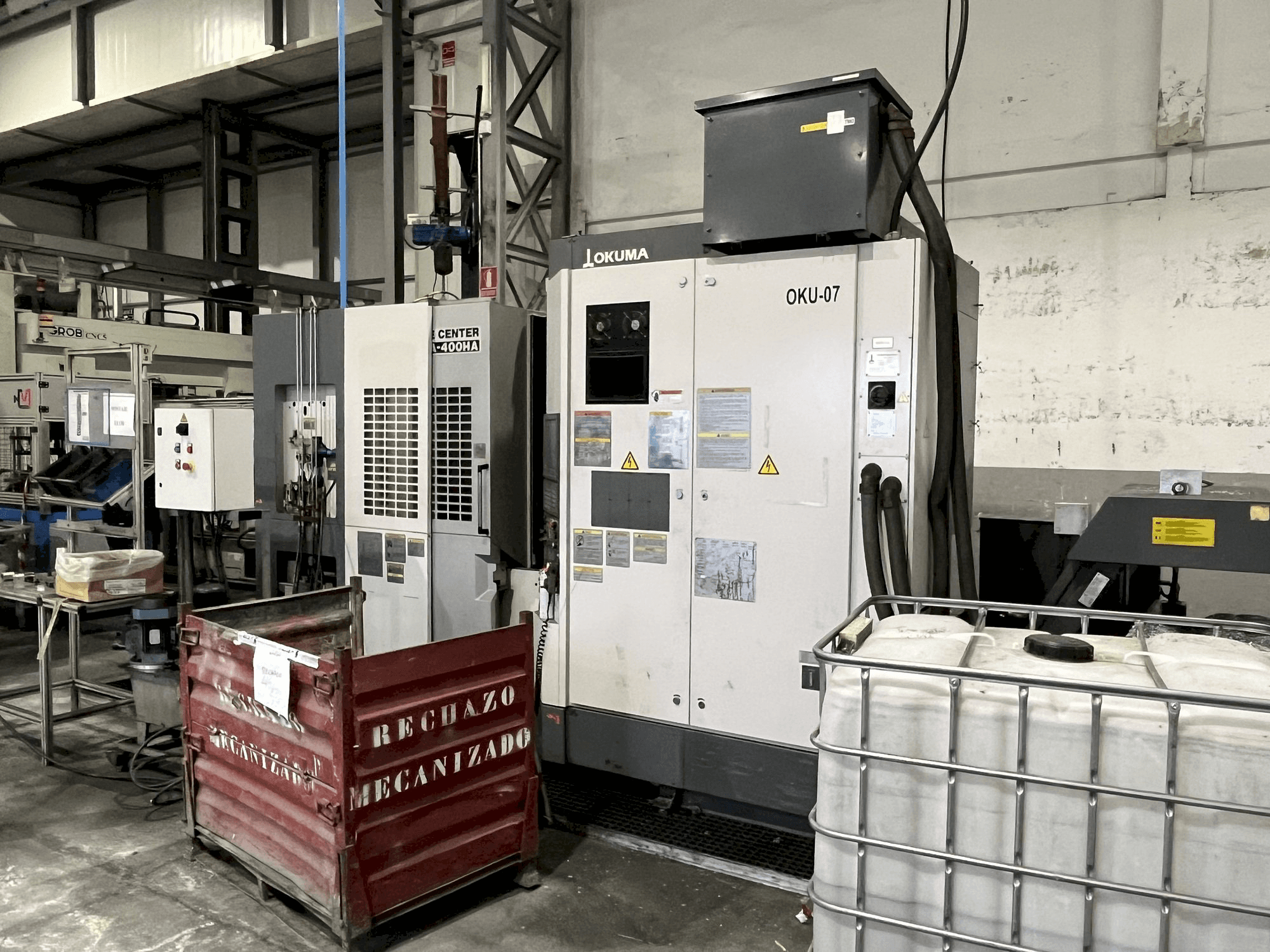 A Okuma MA-400HA gép elölnézete