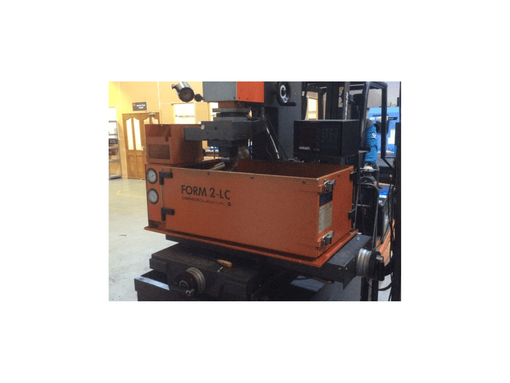 A CHARMILLES Form 2-LC gép elölnézete