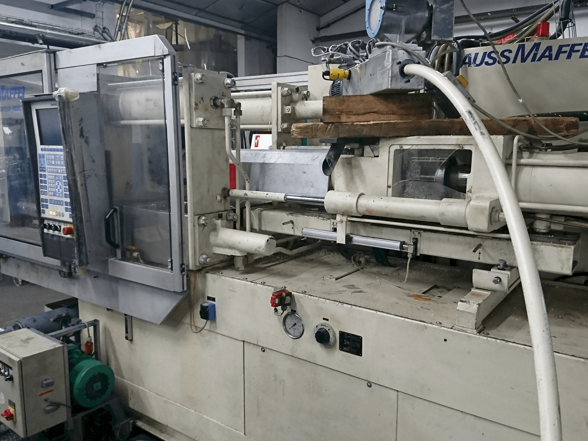 A Krauss Maffei 150-700 C1 gép elölnézete