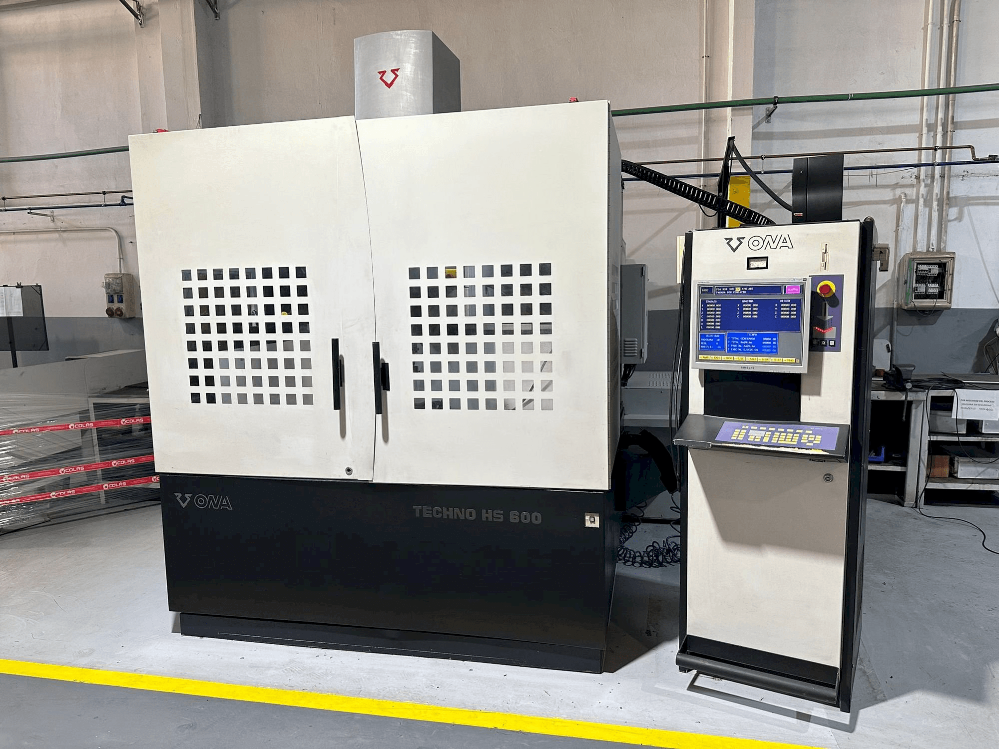 A ONA HS 600 gép elölnézete