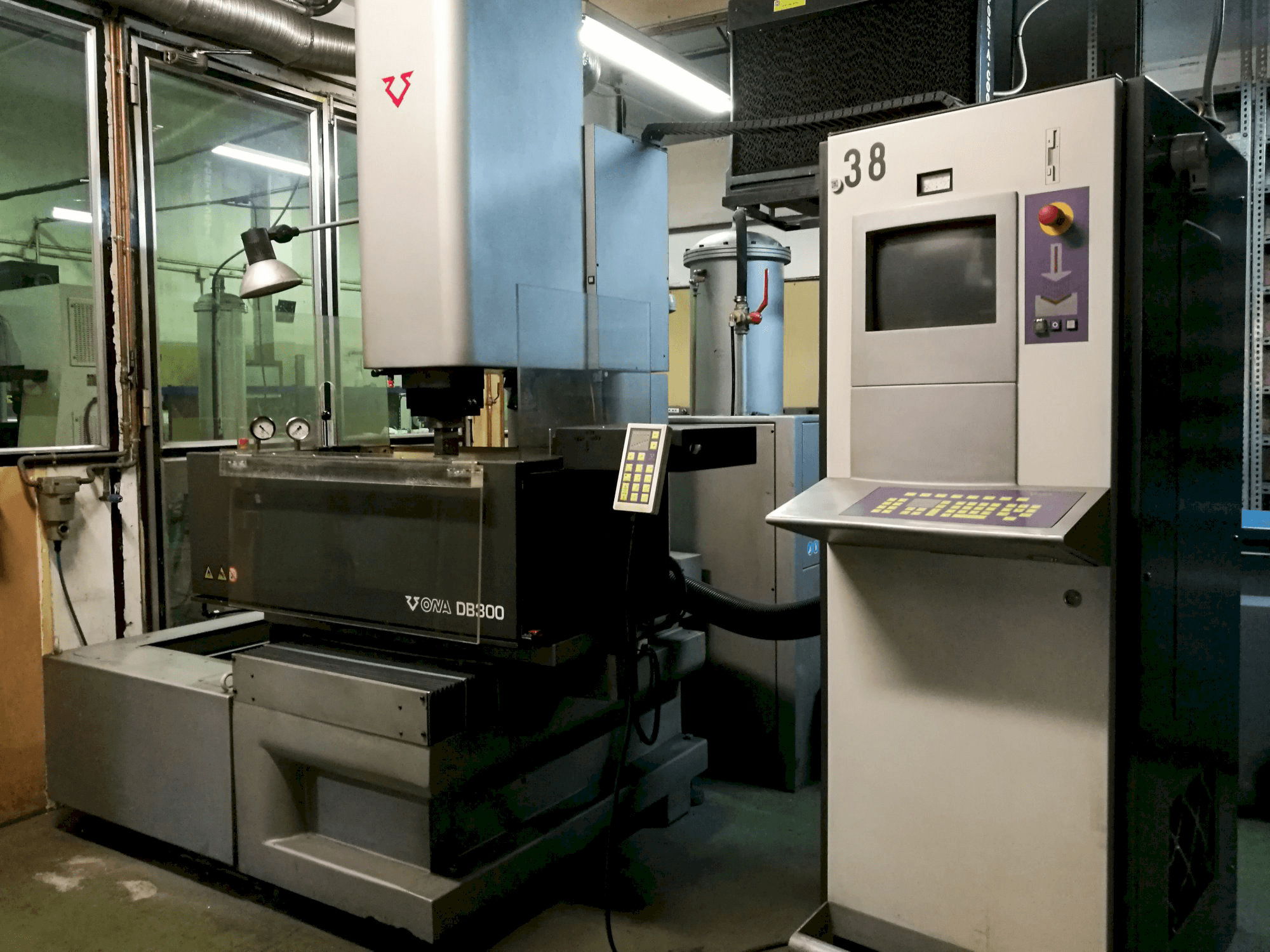 A ONA DB300 gép jobb nézete