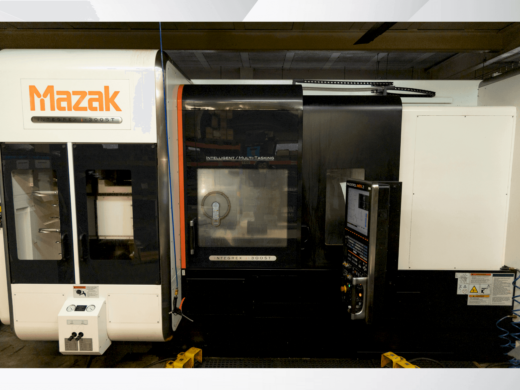 A Mazak Integrex i-300ST-1500U gép elölnézete