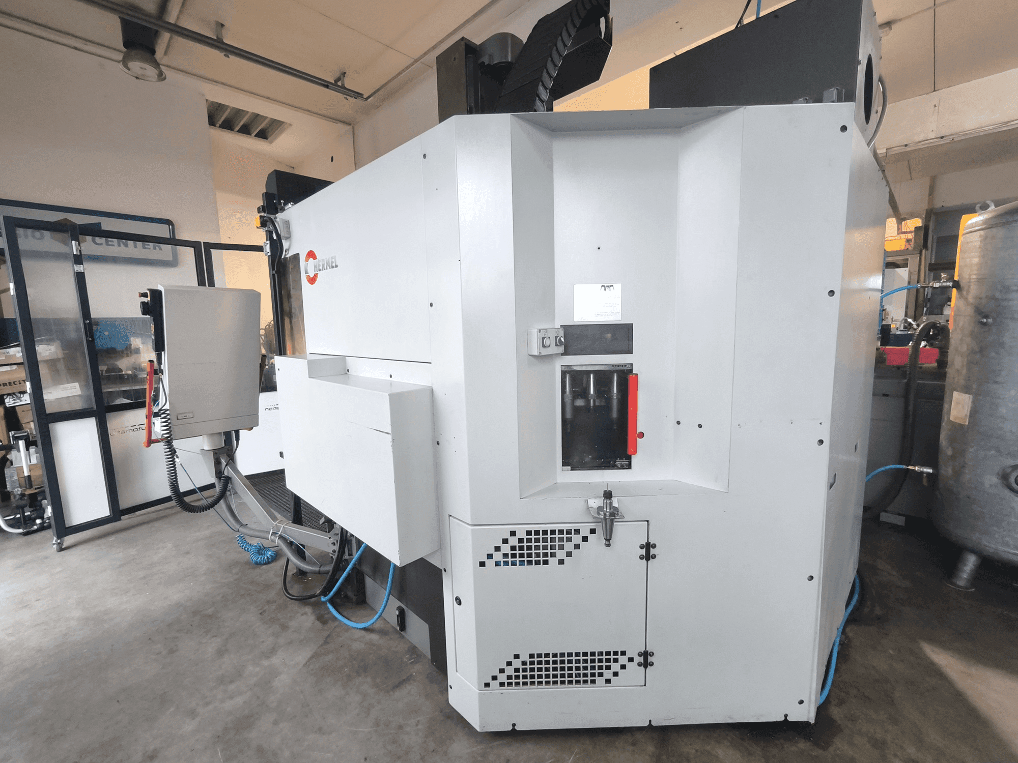 A HERMLE C 600 U gép elölnézete