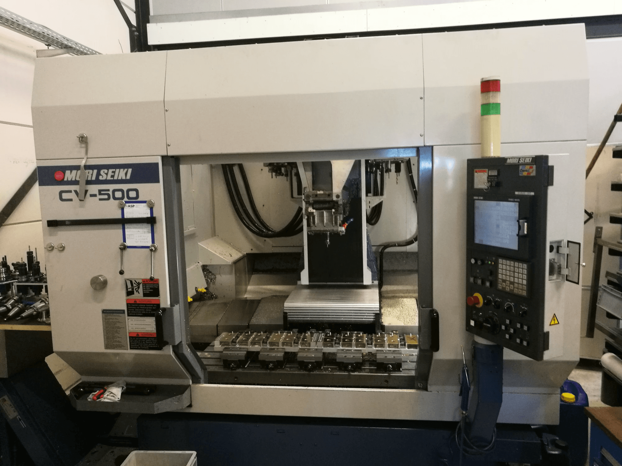 A MORI SEIKI CV-500B gép elölnézete