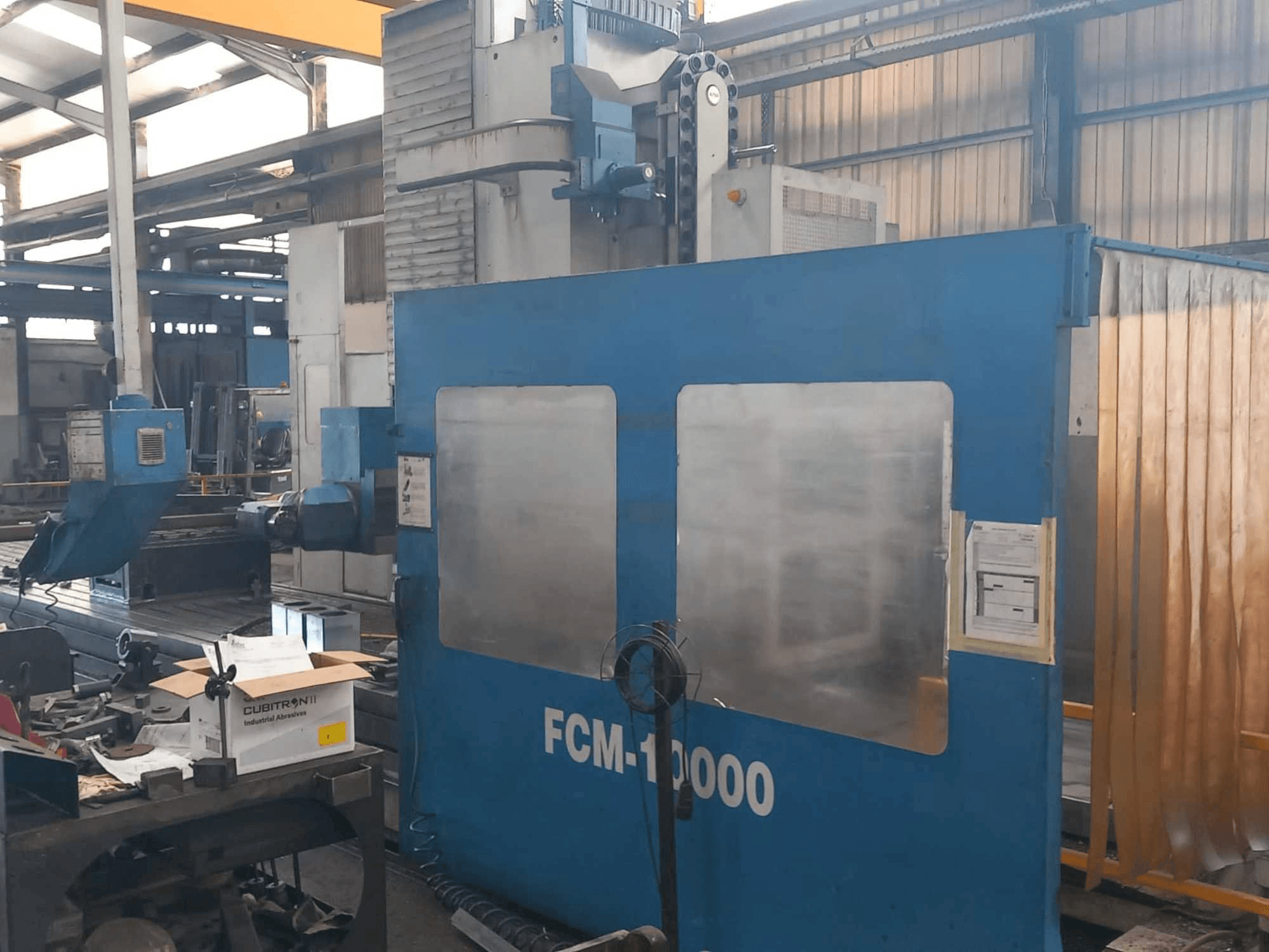A CME FCM-10000 gép elölnézete
