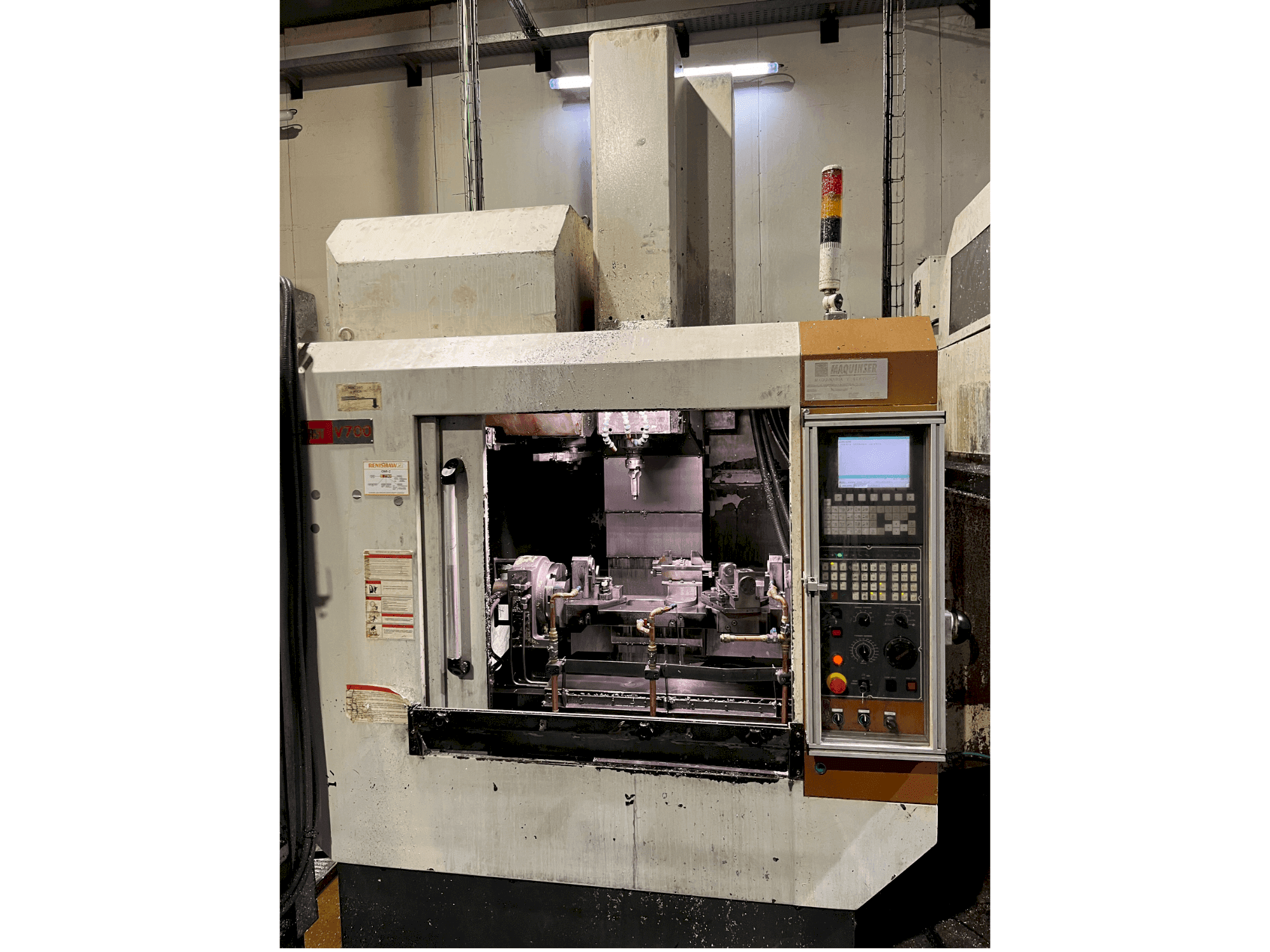 A FIRST V700 gép elölnézete