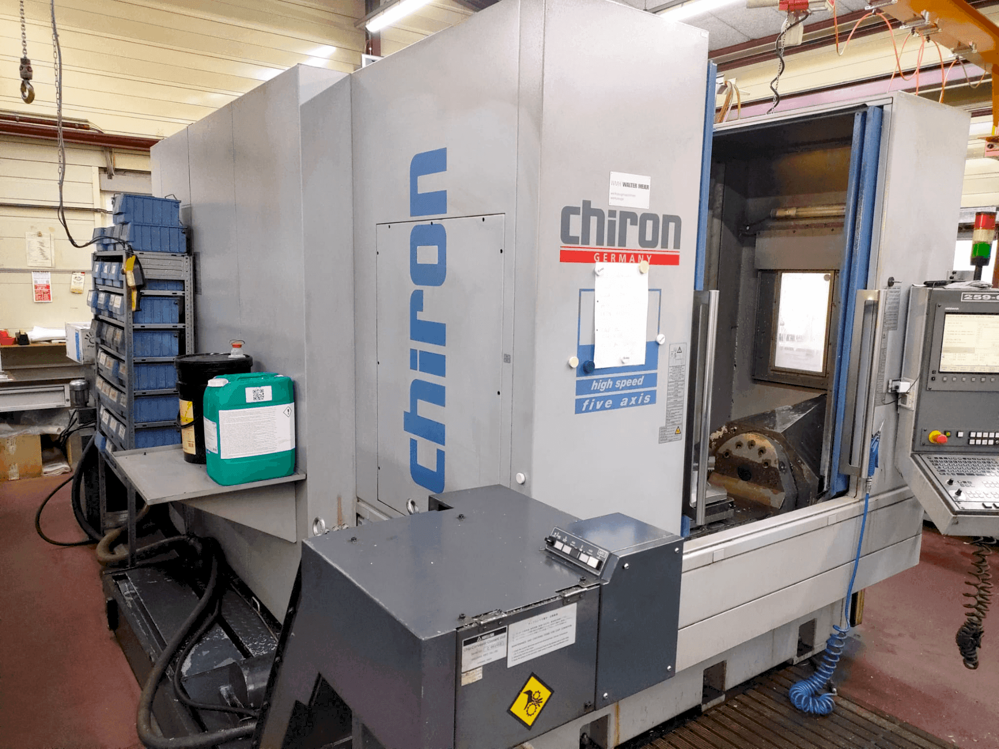 A CHIRON Mill 800 gép elölnézete