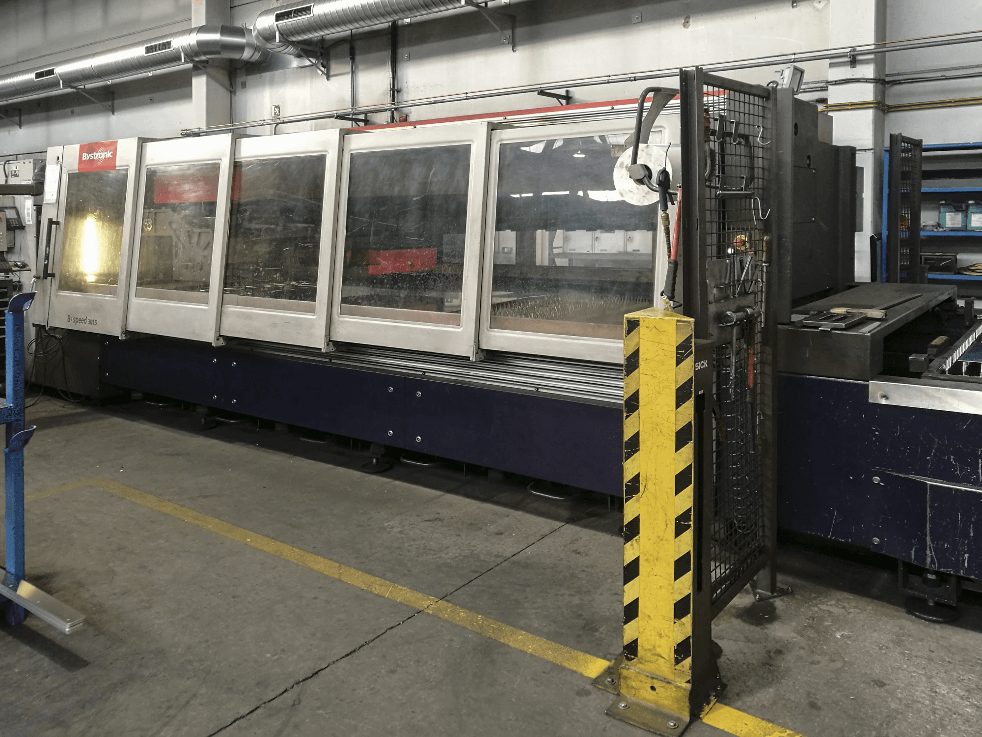 A Bystronic Byspeed 3015 gép jobb nézete