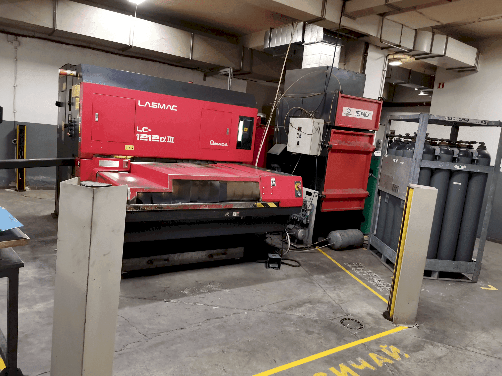 A AMADA LC 12-12 αIII gép elölnézete