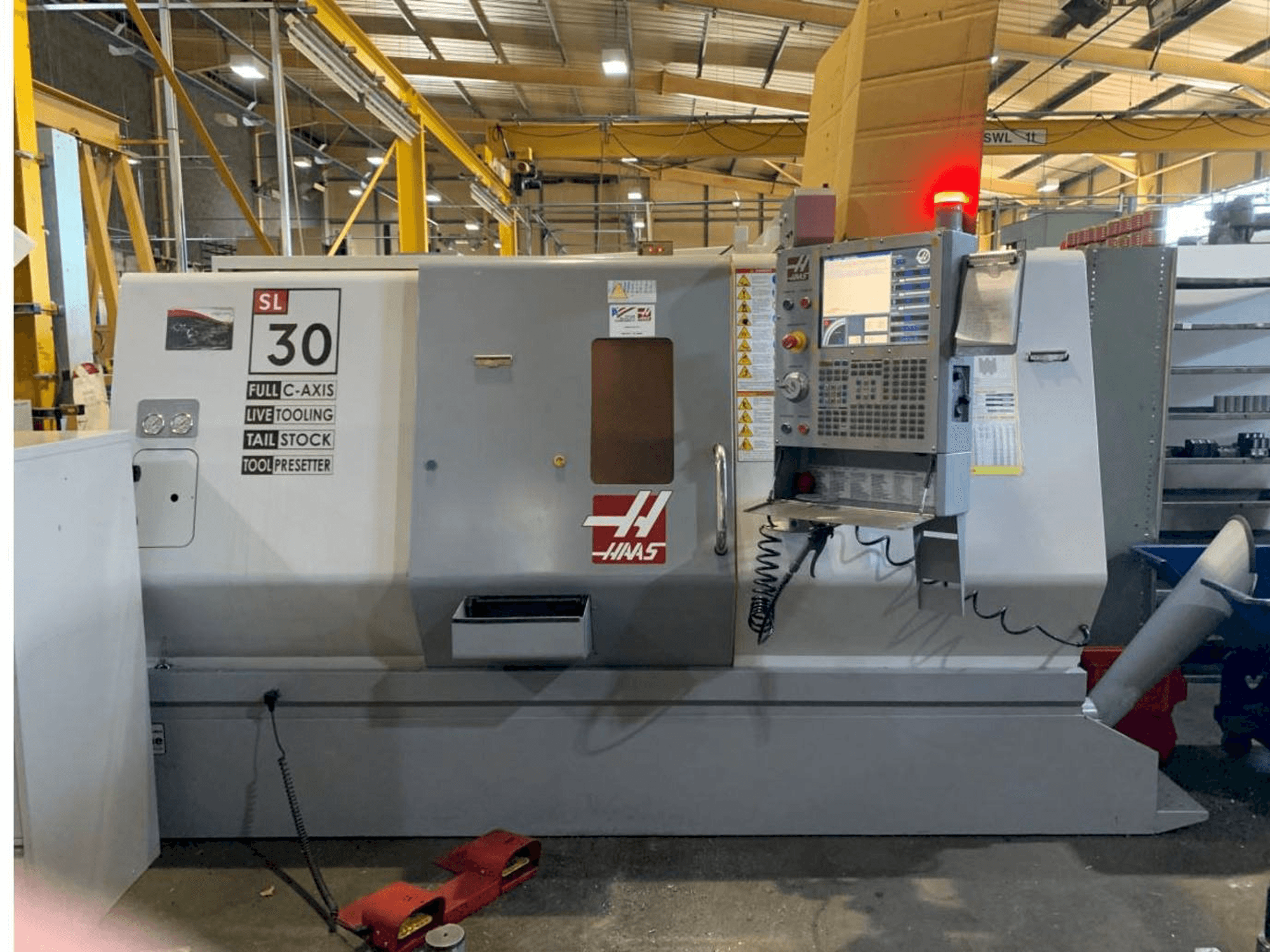 A HAAS SL30 TCE gép elölnézete