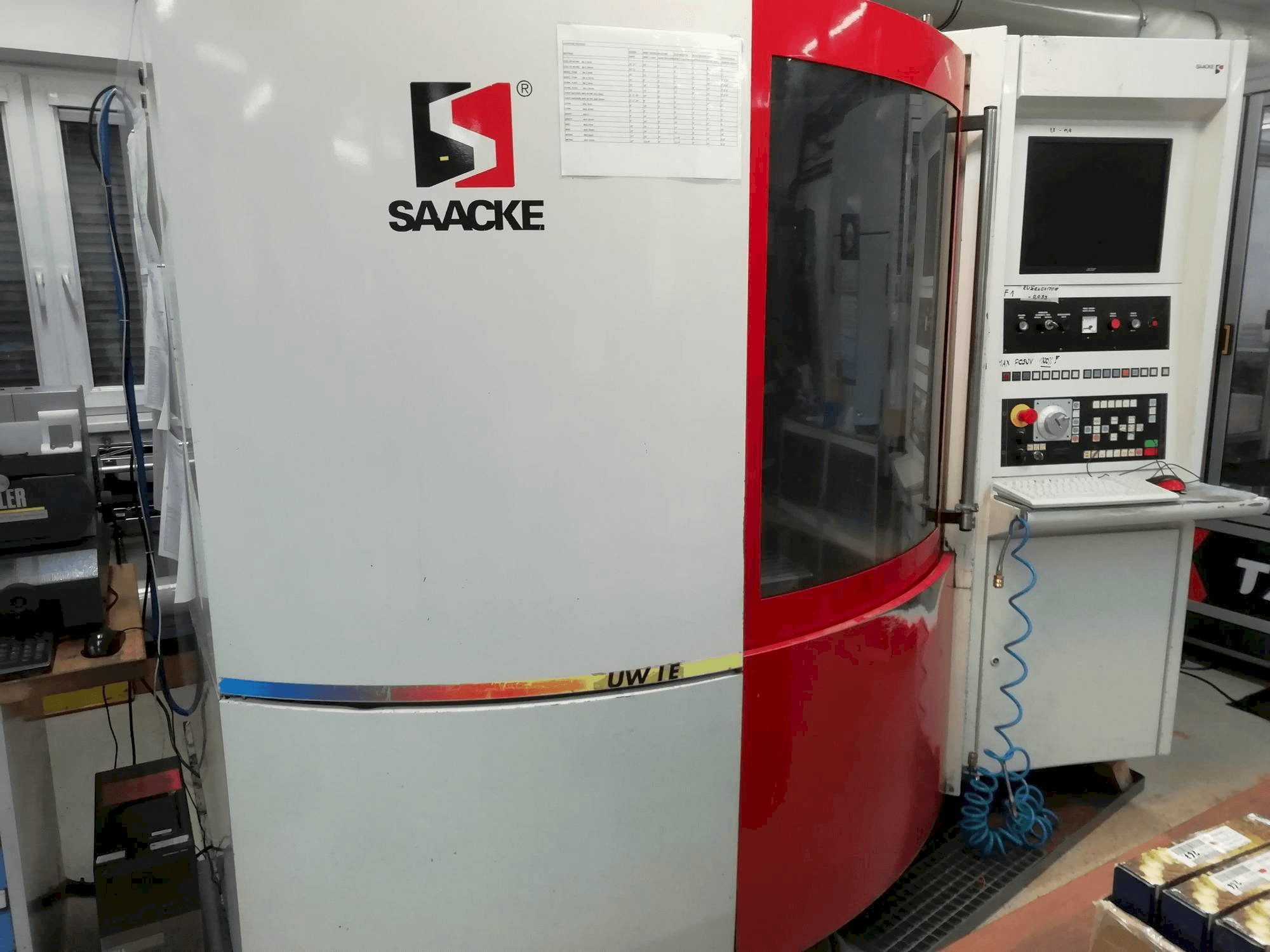 A SAACKE UWIE 208485 gép elölnézete