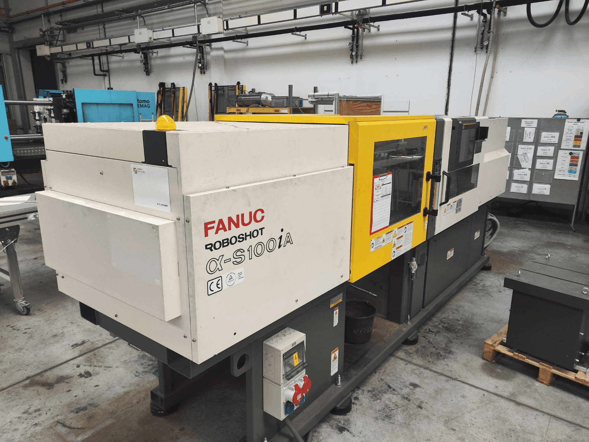 A FANUC α-S100A gép elölnézete