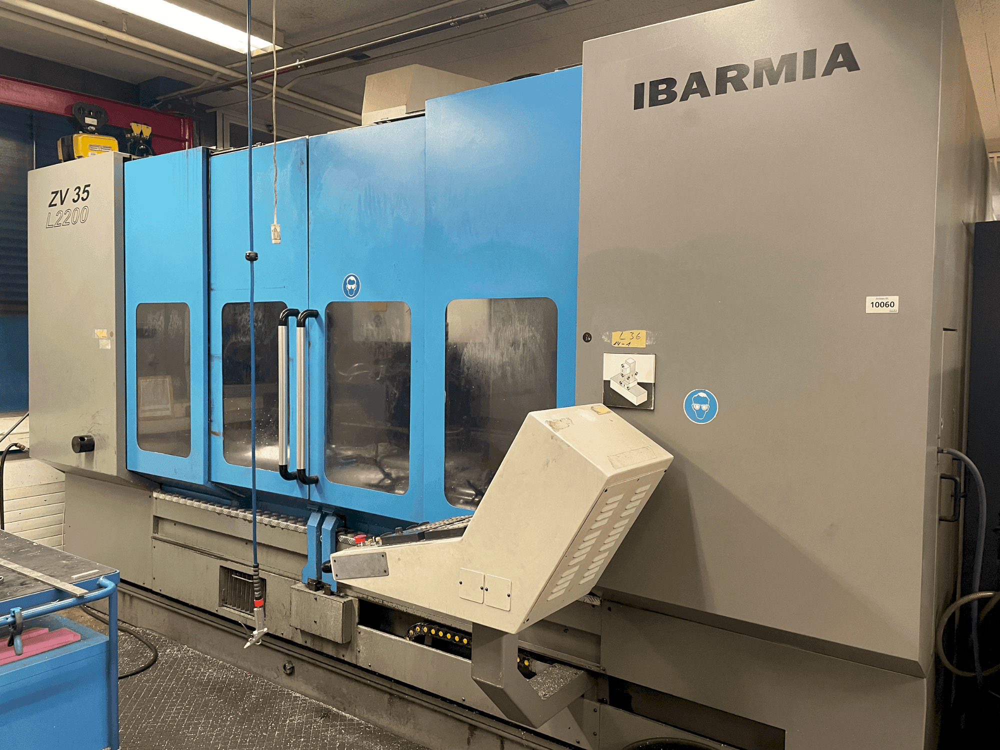 A IBARMIA ZV 35 L2200 gép elölnézete