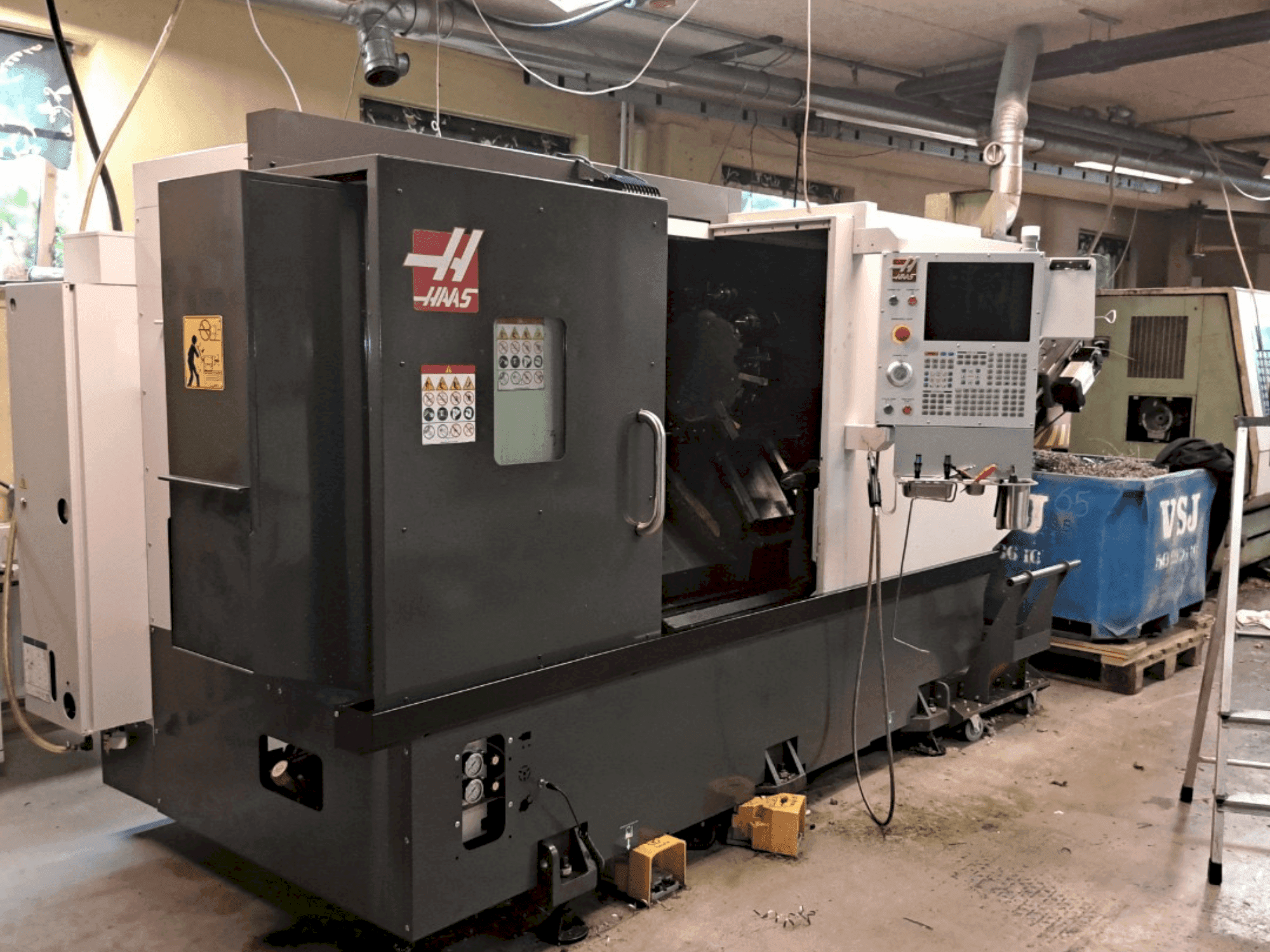 A HAAS ST-30 Y gép elölnézete