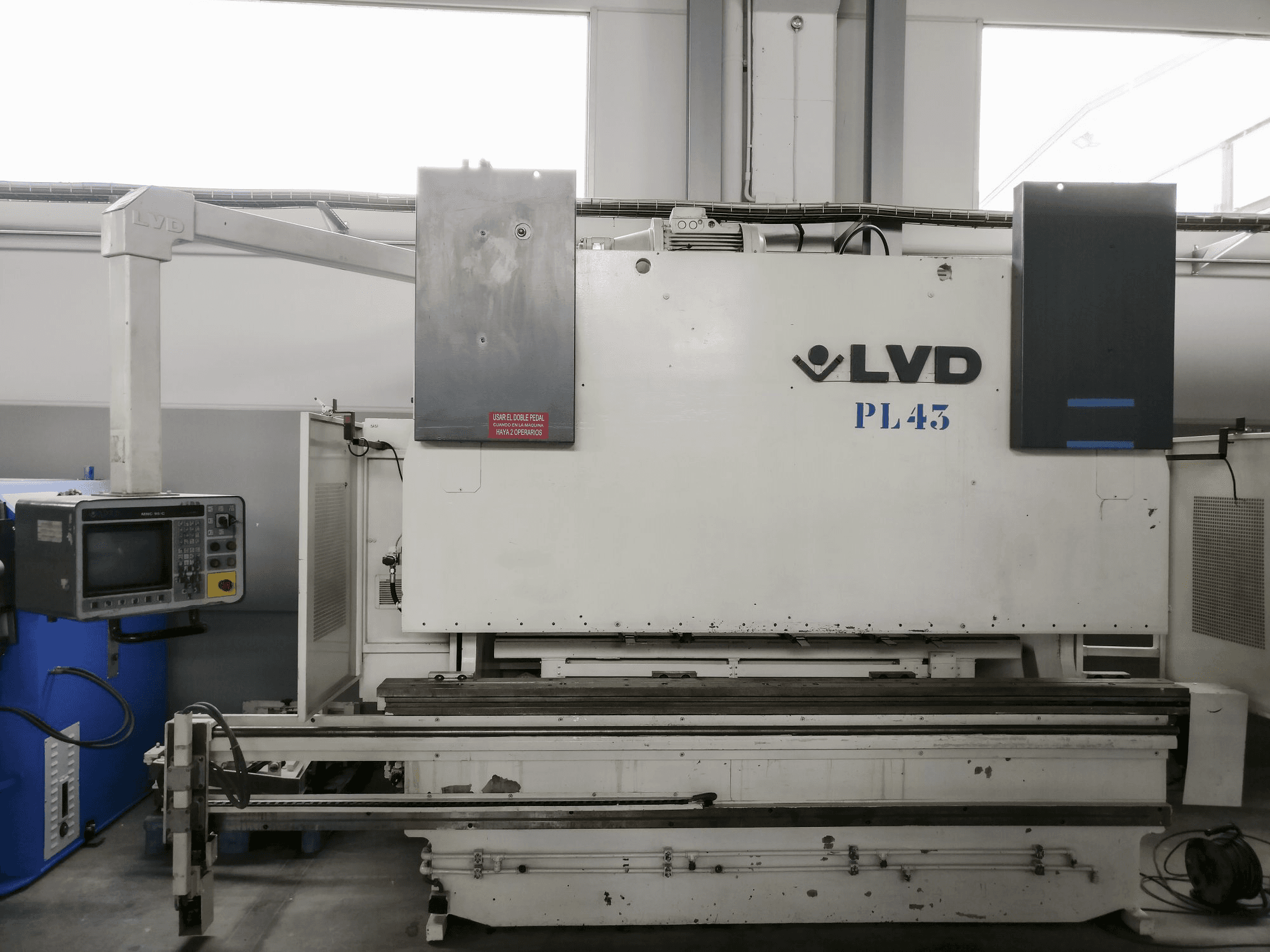 A LVD PPEB 160-30 MNC 95 gép elölnézete