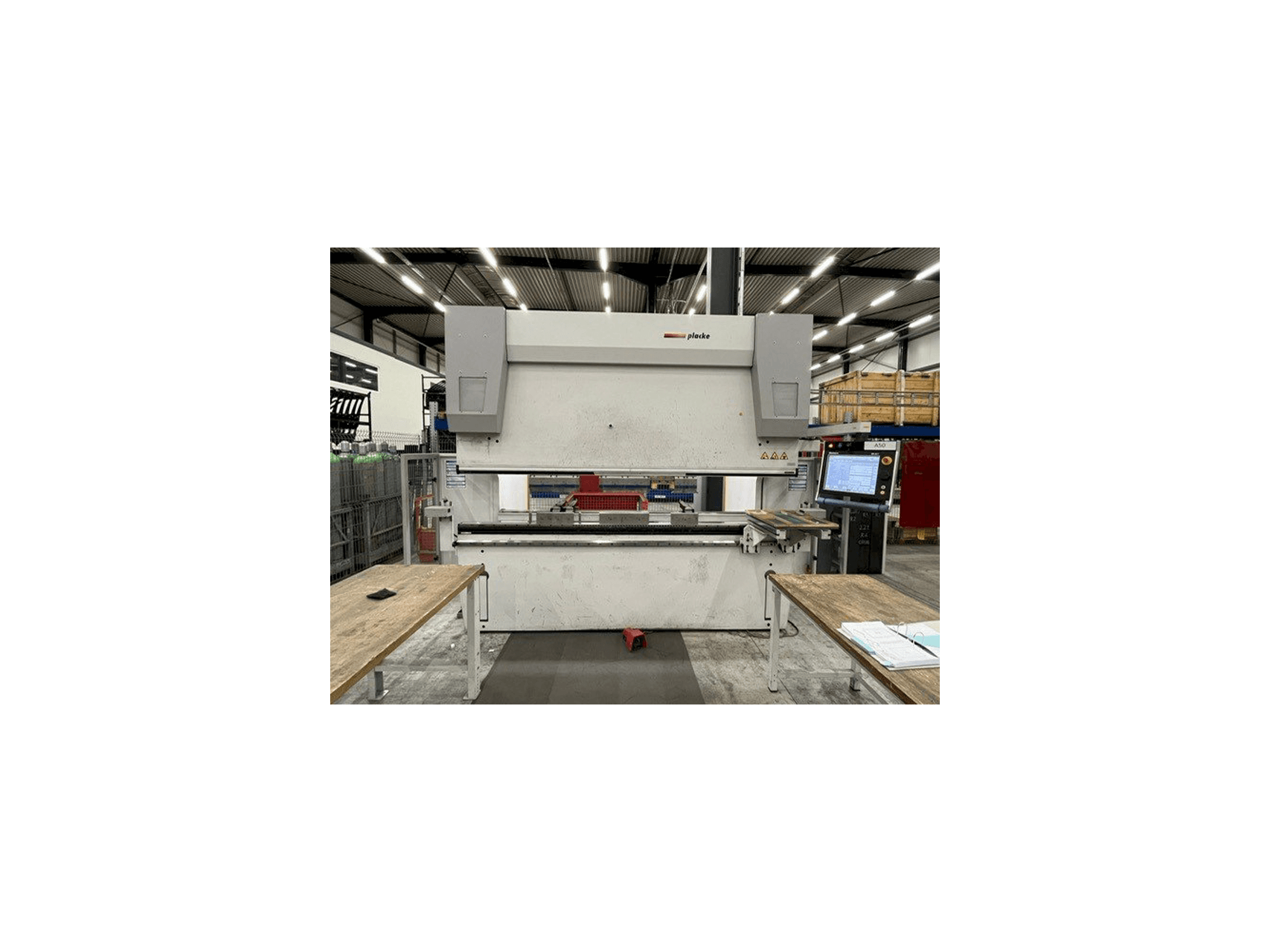 A PLACKE HQPB P595 gép elölnézete