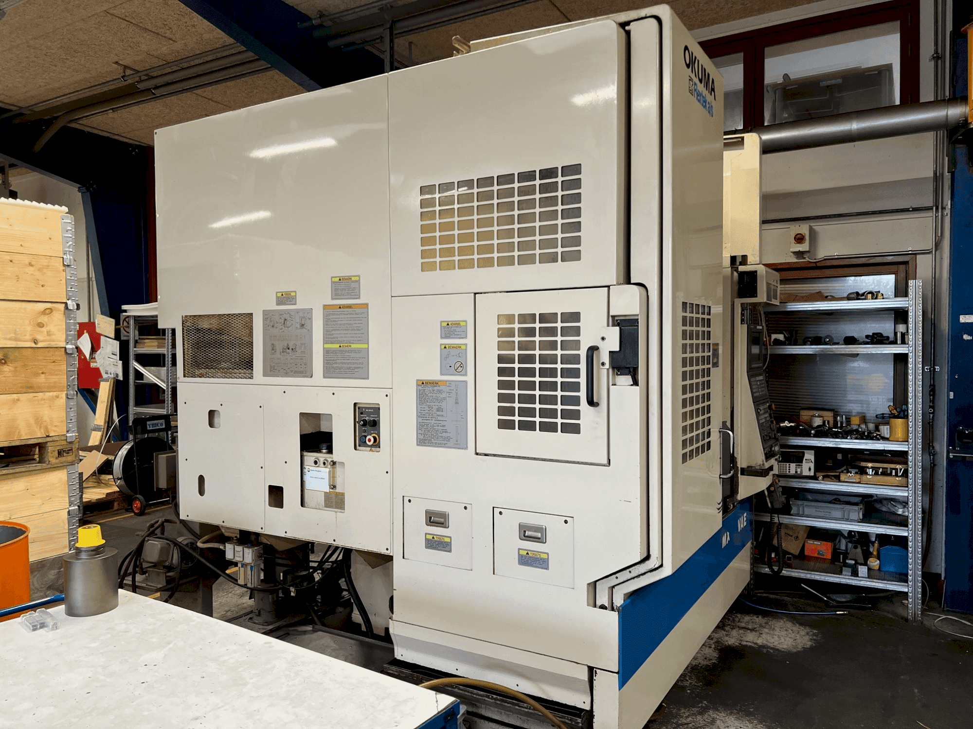 A Okuma MX-45 VAE gép elölnézete