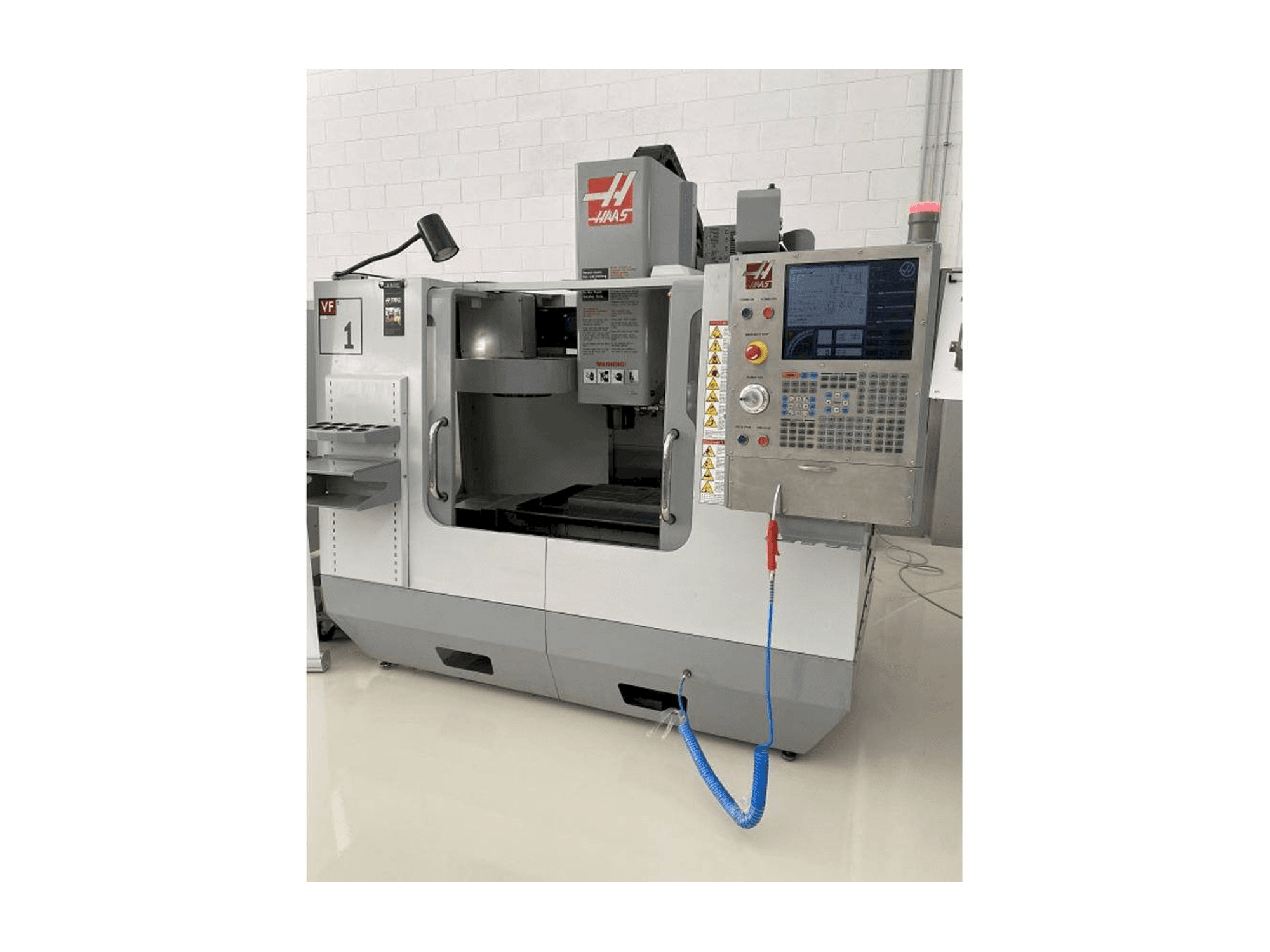A HAAS VF-1 gép elölnézete
