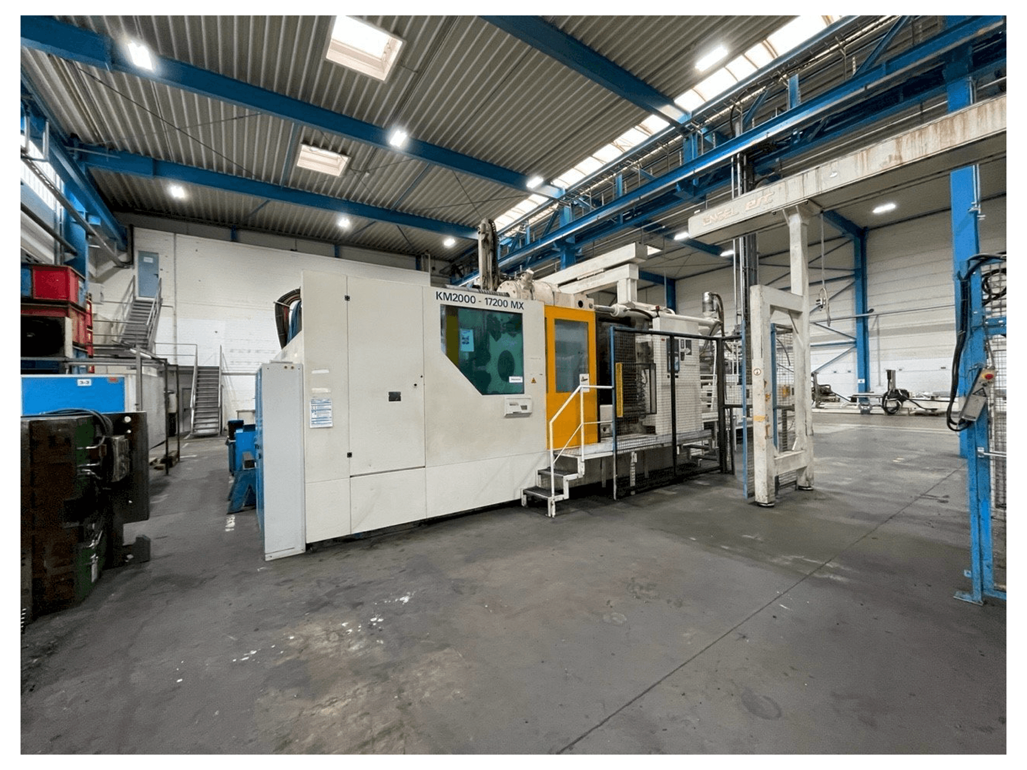 A Krauss Maffei KM 2000 17200 MX gép elölnézete