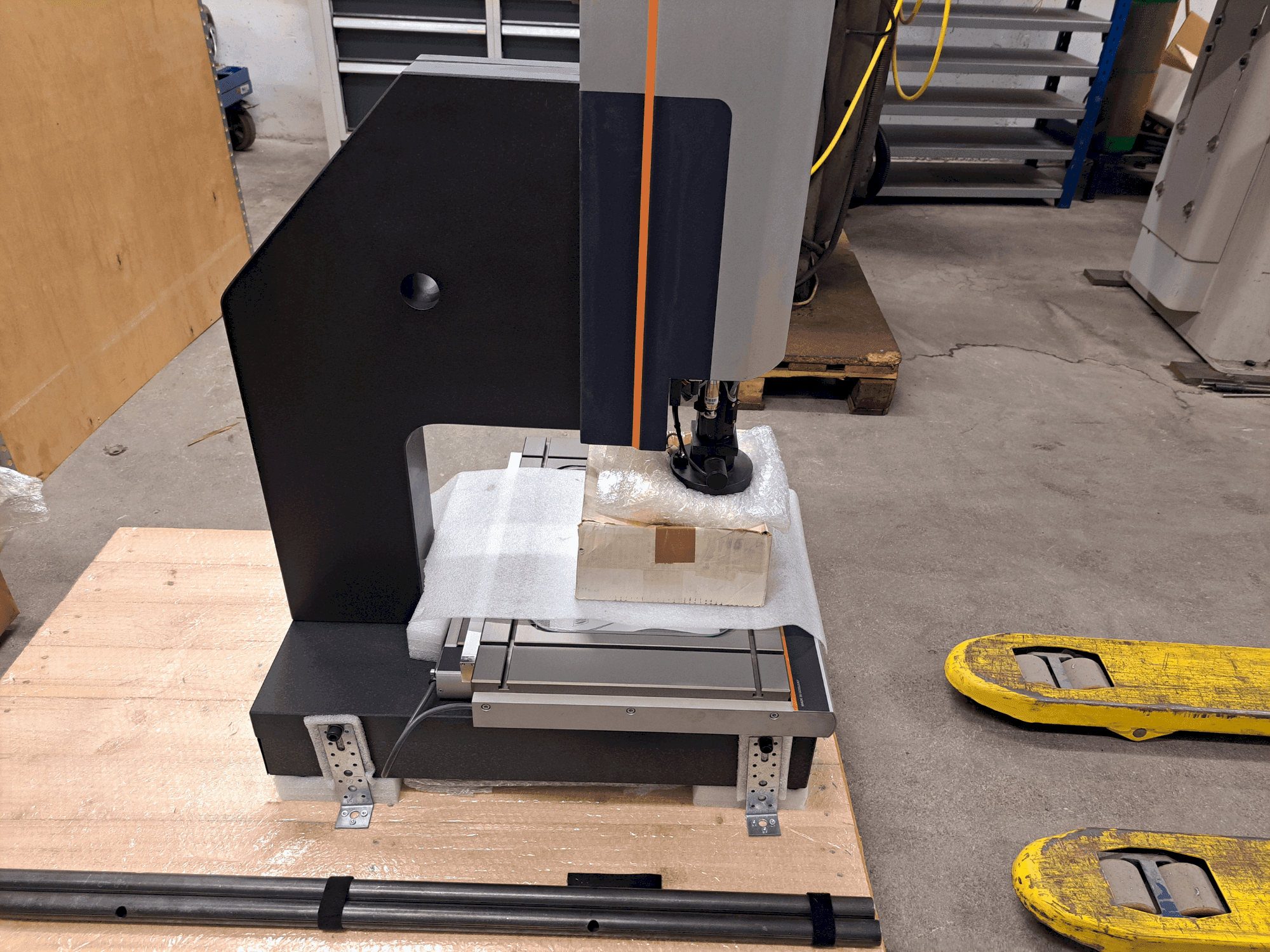 A HEINRICH SCHNEIDER MM1-300 CNC MZ TP20 gép elölnézete