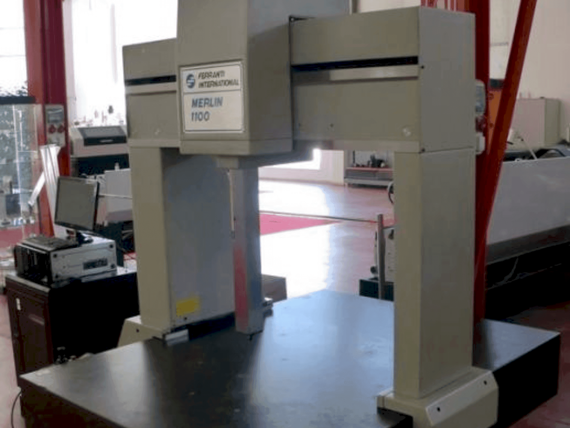 A FERRANTI INTERNATIONAL MERLIN 1100 gép elölnézete